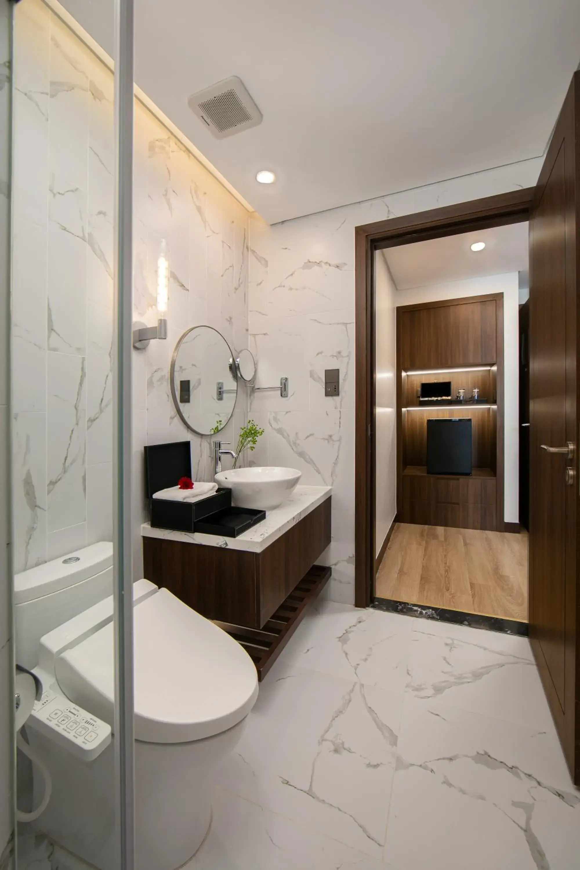 Deluxe King Room - Free Chocolate Hour 16:00 to 17:00 in Eastin Hotel & Residences Hanoi Deluxe King Room - Free Chocolate Hour 16:00 to 17:00 in Eastin Hotel & Residences Hanoi