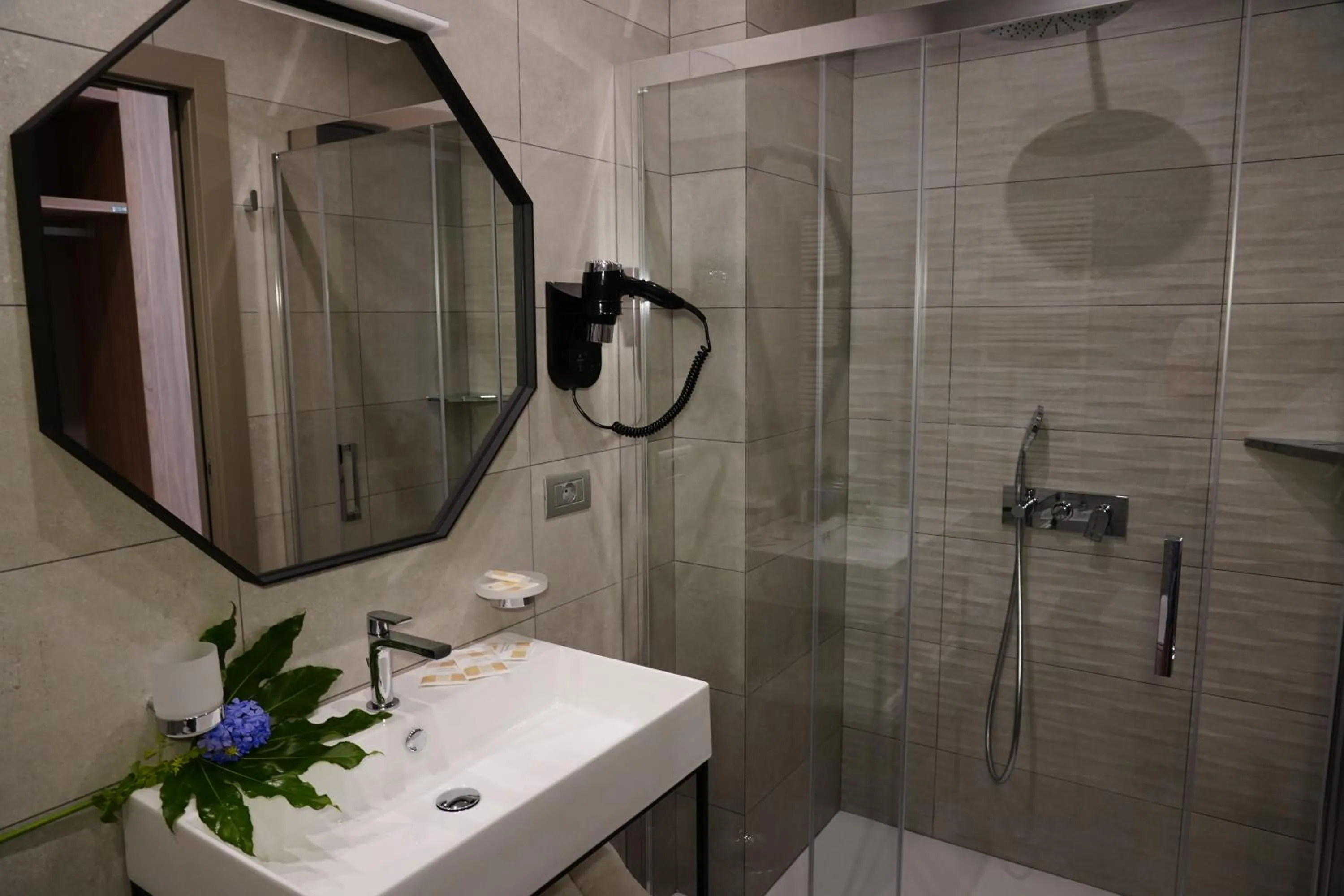 Shower in 11 Catalani Rooms