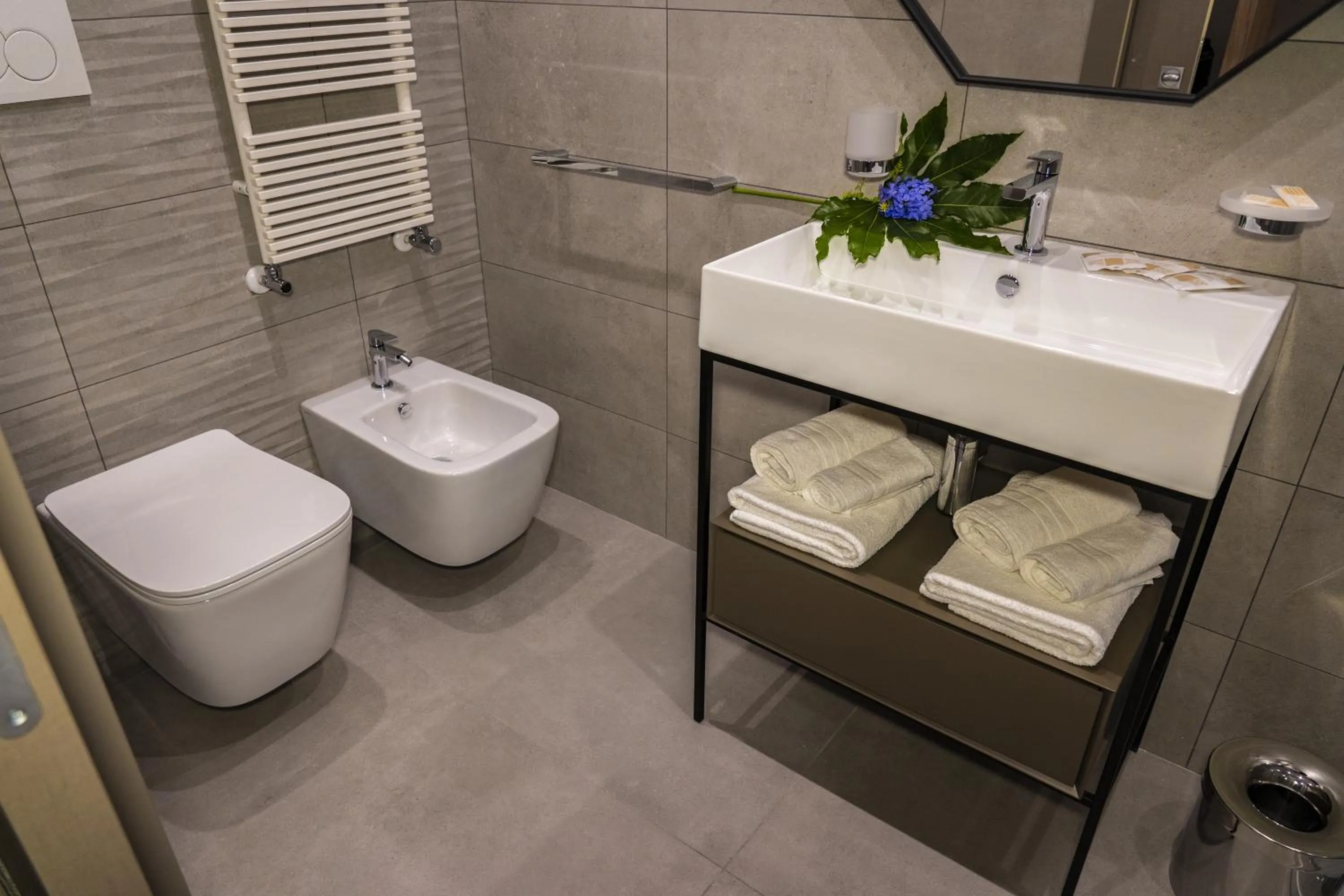 Toilet in 11 Catalani Rooms