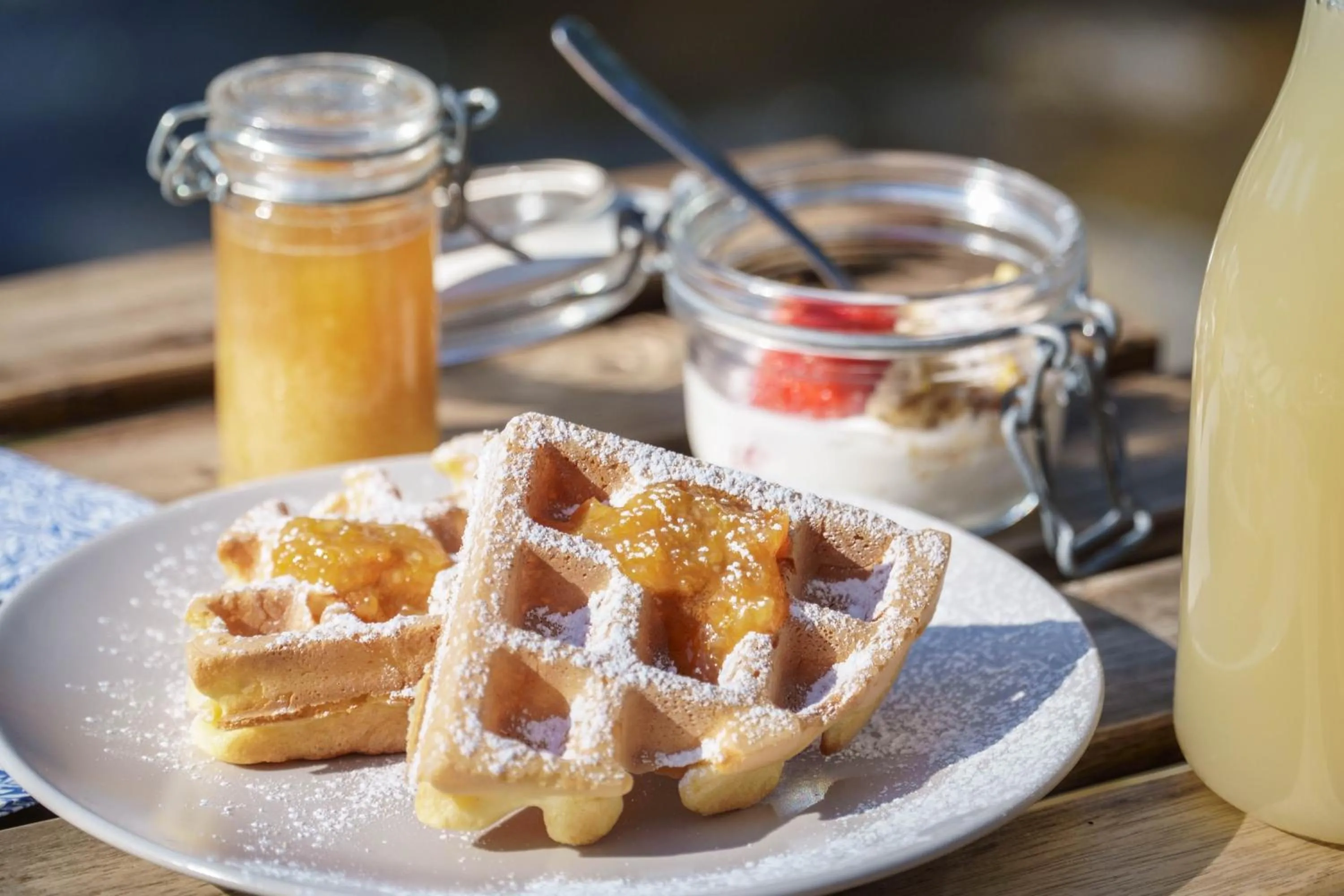 Breakfast in Novosiele Lifestyle Apartments - nad górską rzeką - Strefa relaksu sauna jacuzzi - Bieszczady