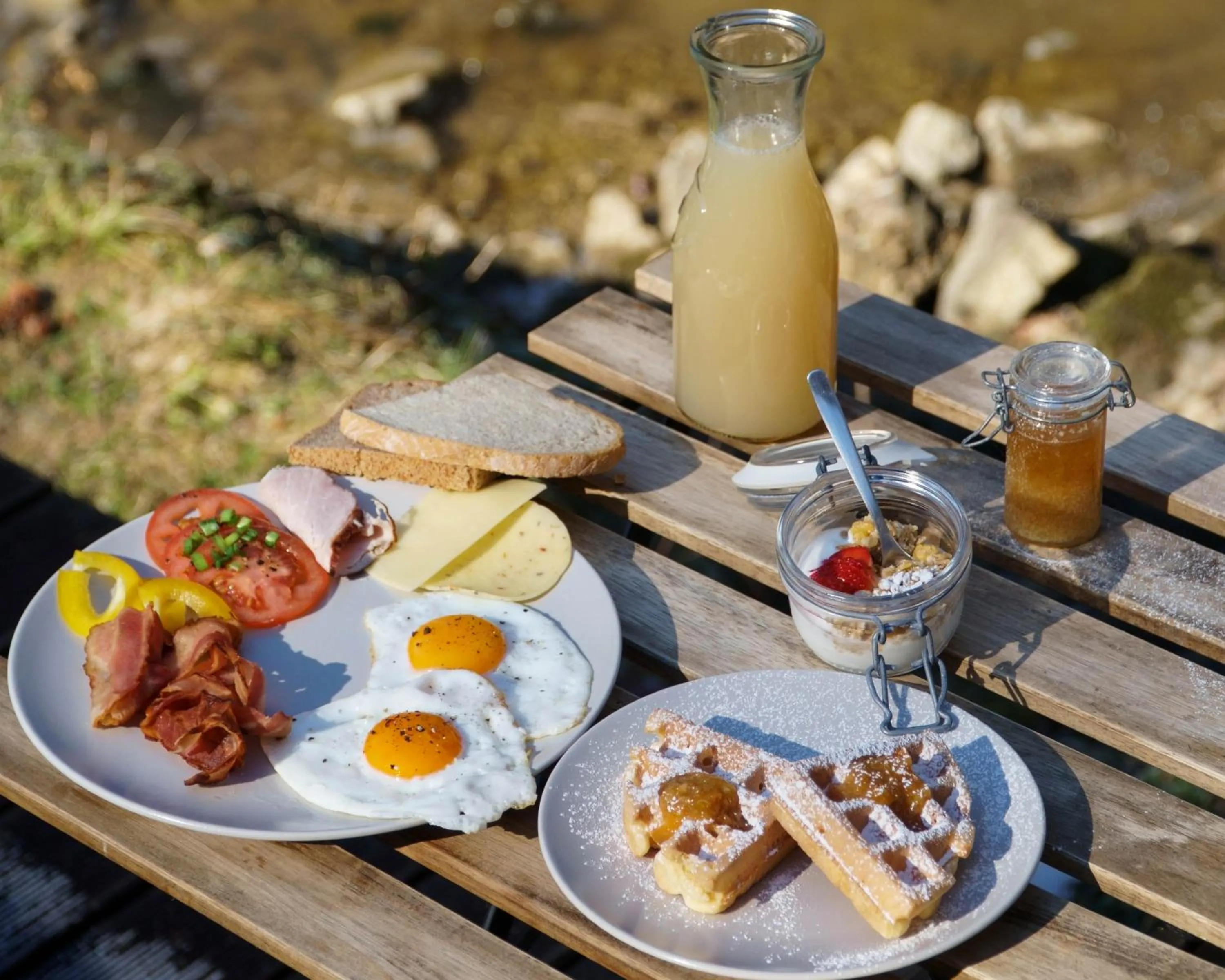 Breakfast in Novosiele Lifestyle Apartments - nad górską rzeką - Strefa relaksu sauna jacuzzi - Bieszczady