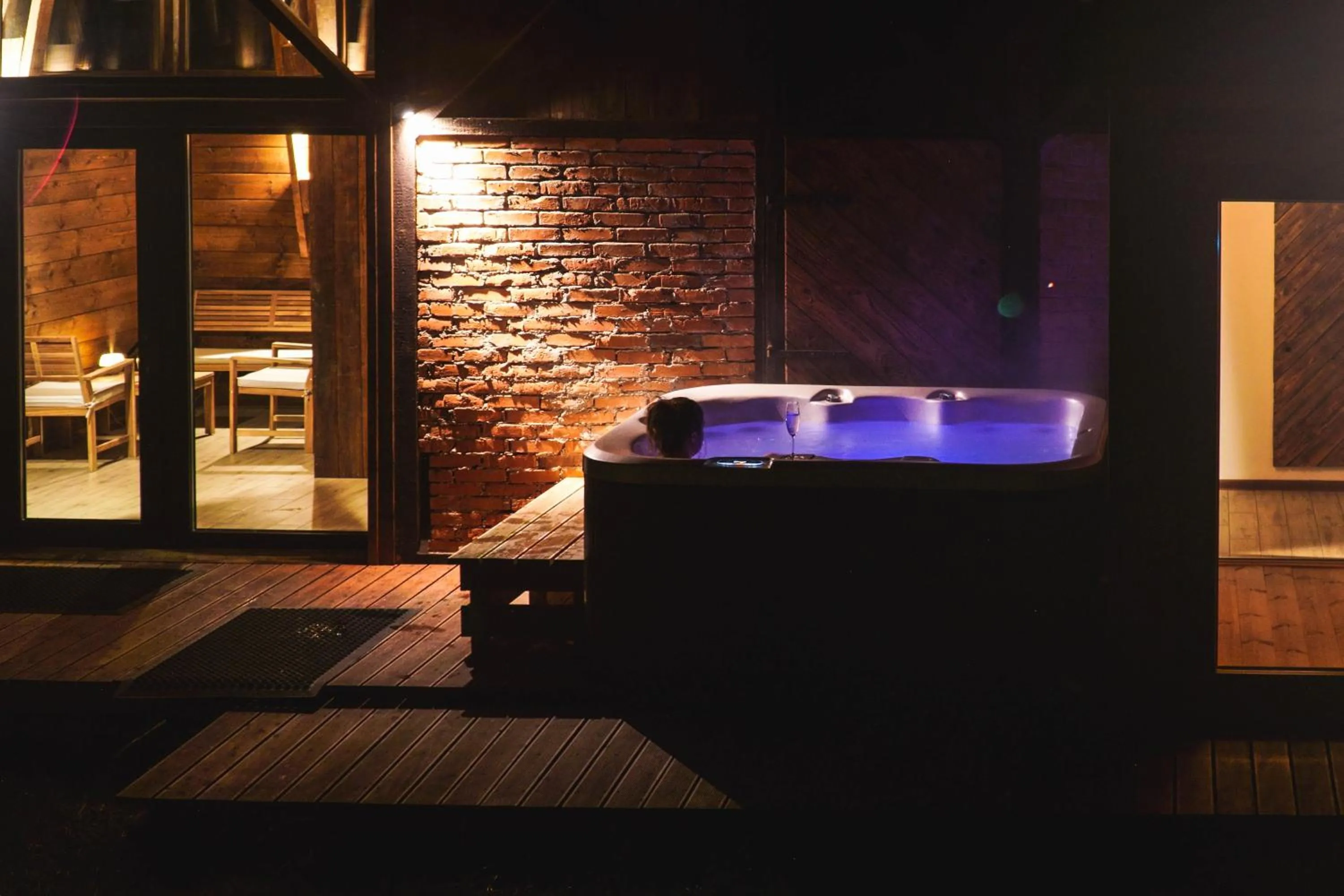 Novosiele Lifestyle Apartments - nad górską rzeką - Strefa relaksu sauna jacuzzi - Bieszczady