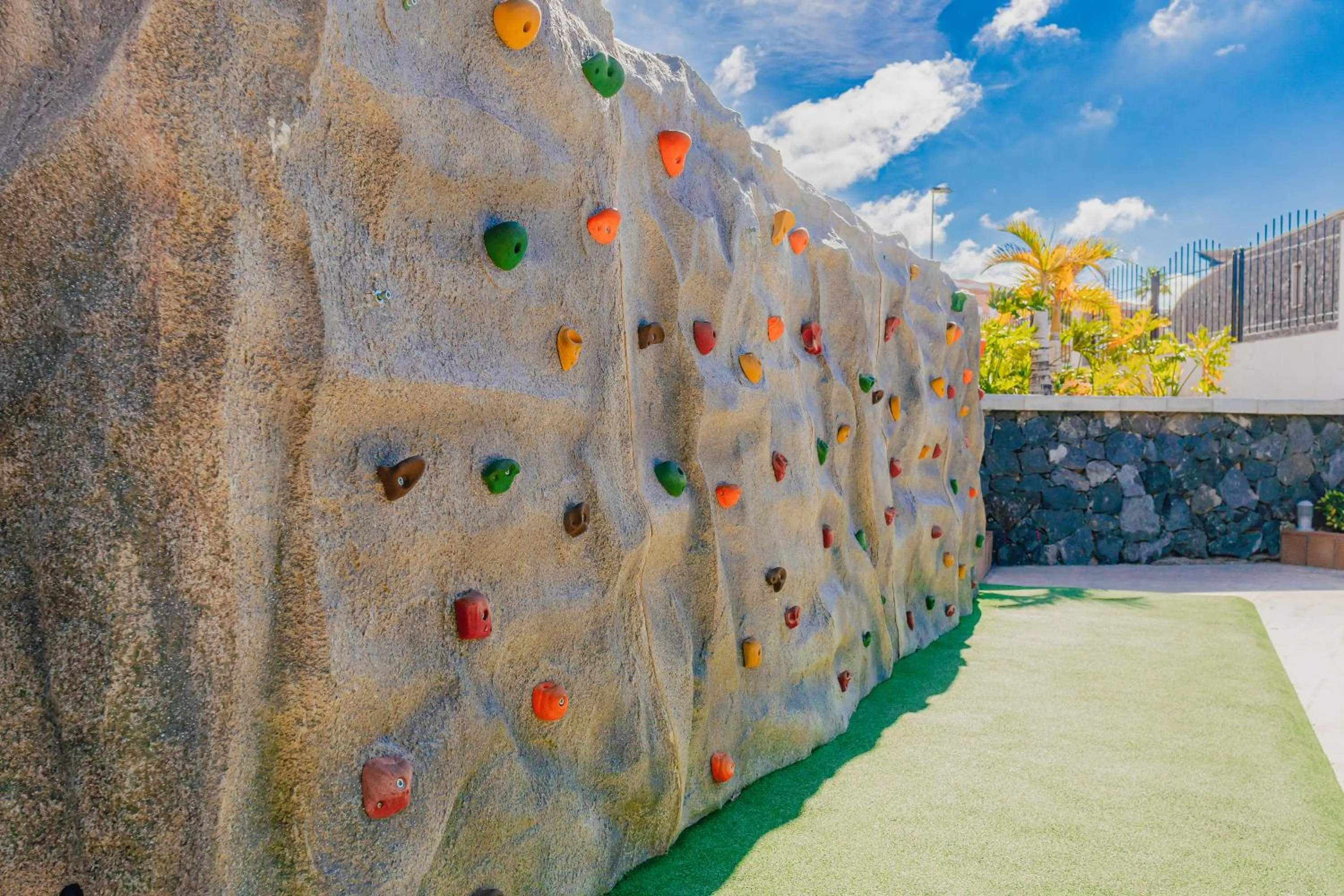 Day in Landmar Costa los Gigantes Family Resort