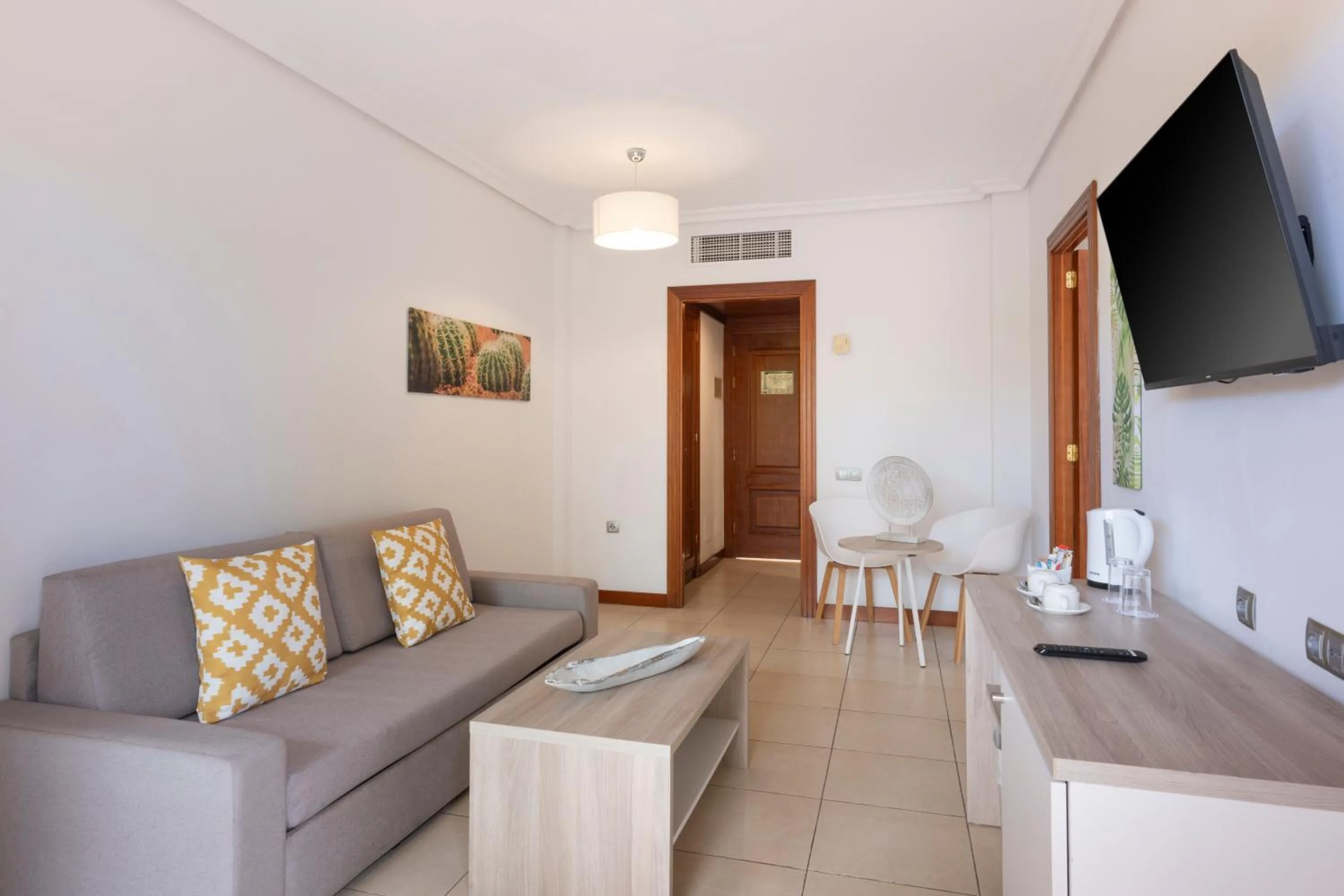 Communal lounge/ TV room in Landmar Costa los Gigantes Family Resort