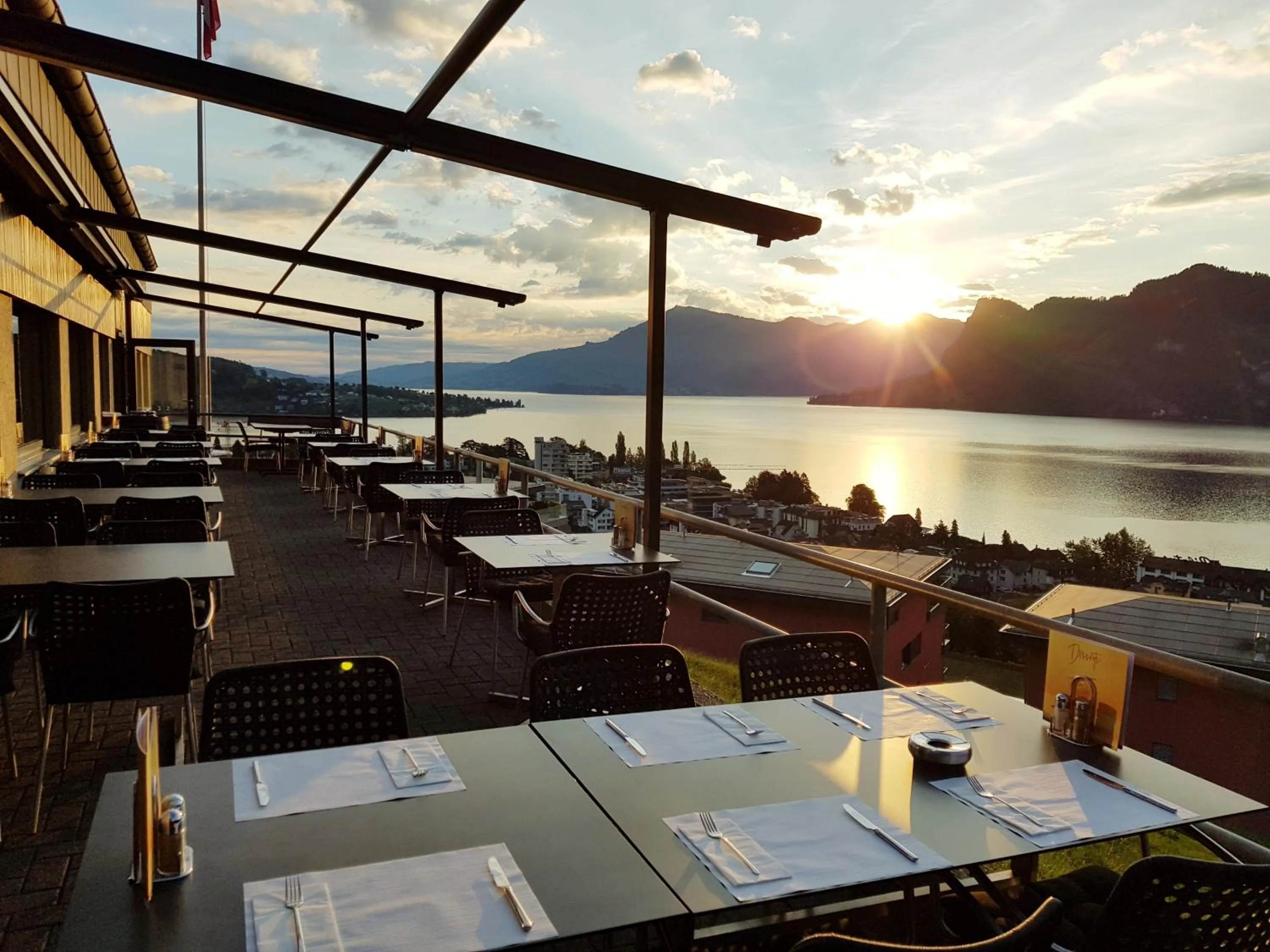 Restaurant/places to eat in Hotel Roggerli