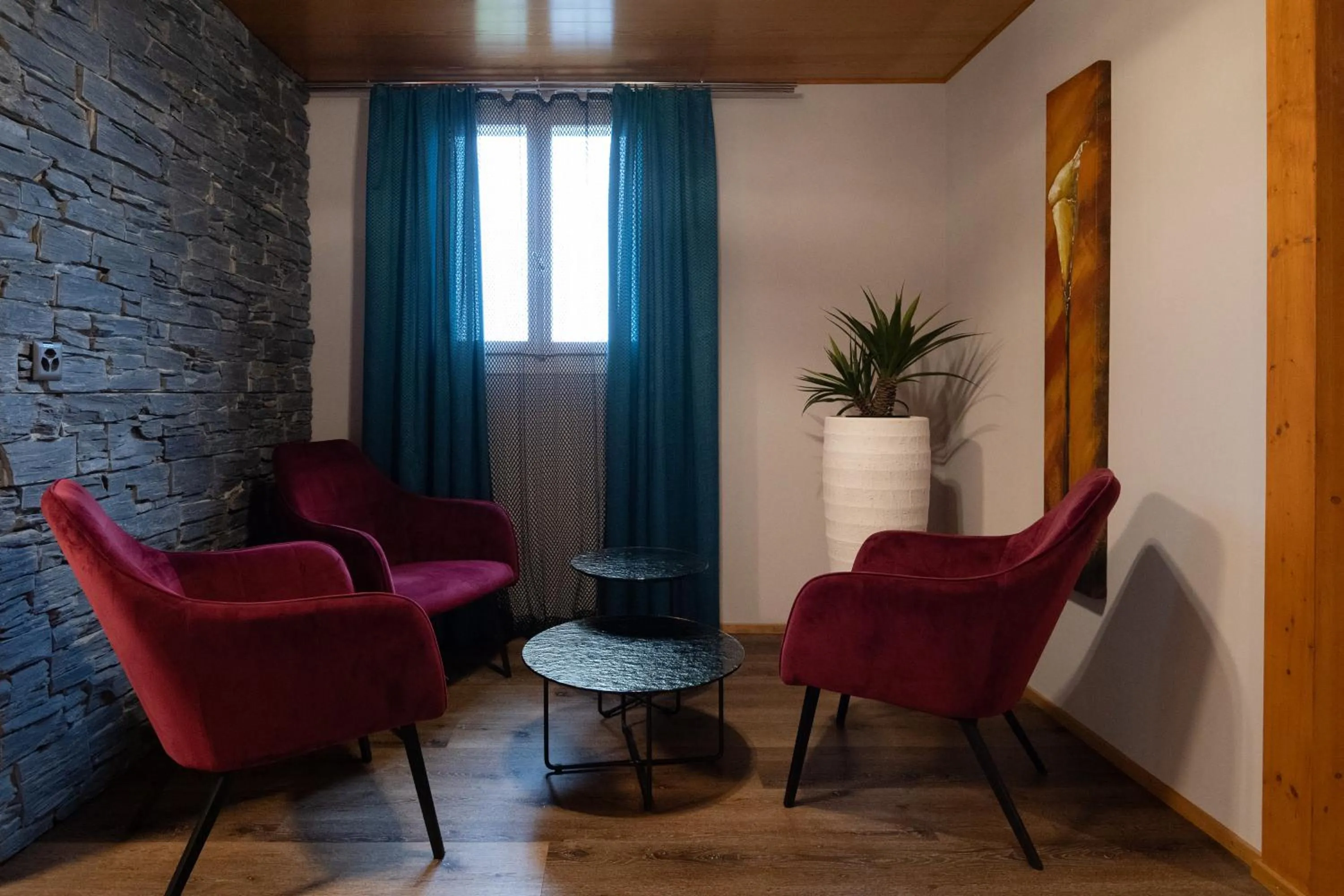 Seating area in Hotel Roggerli