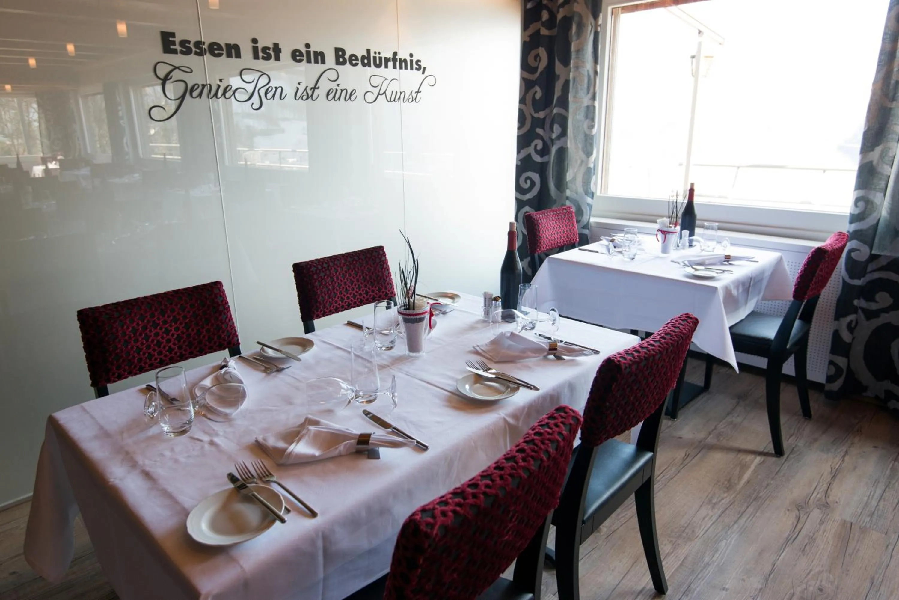 Restaurant/places to eat in Hotel Roggerli