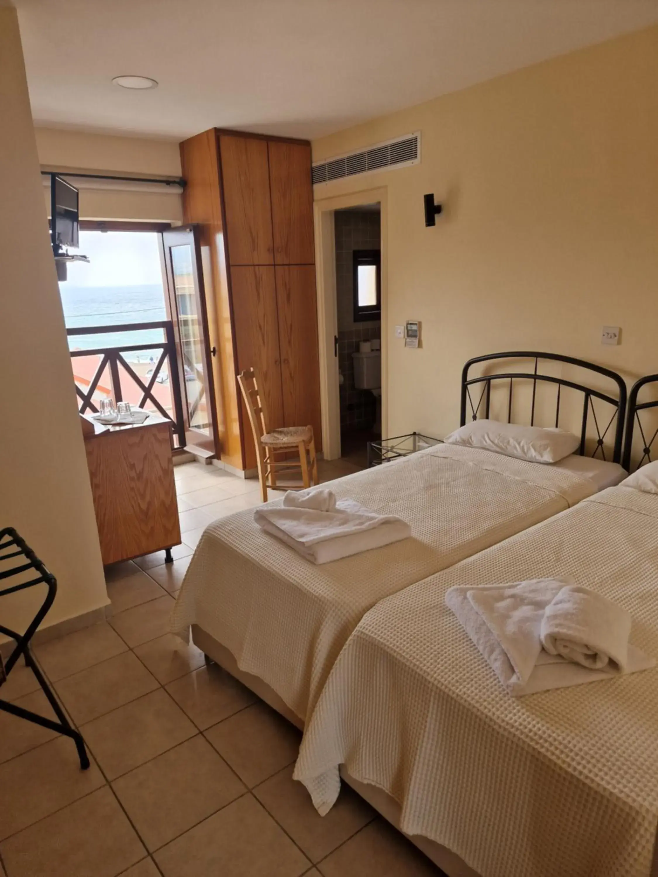 Small Double Room - single occupancy in Y & P LATCHI HOTEL Small Double Room - single occupancy in Y & P LATCHI HOTEL