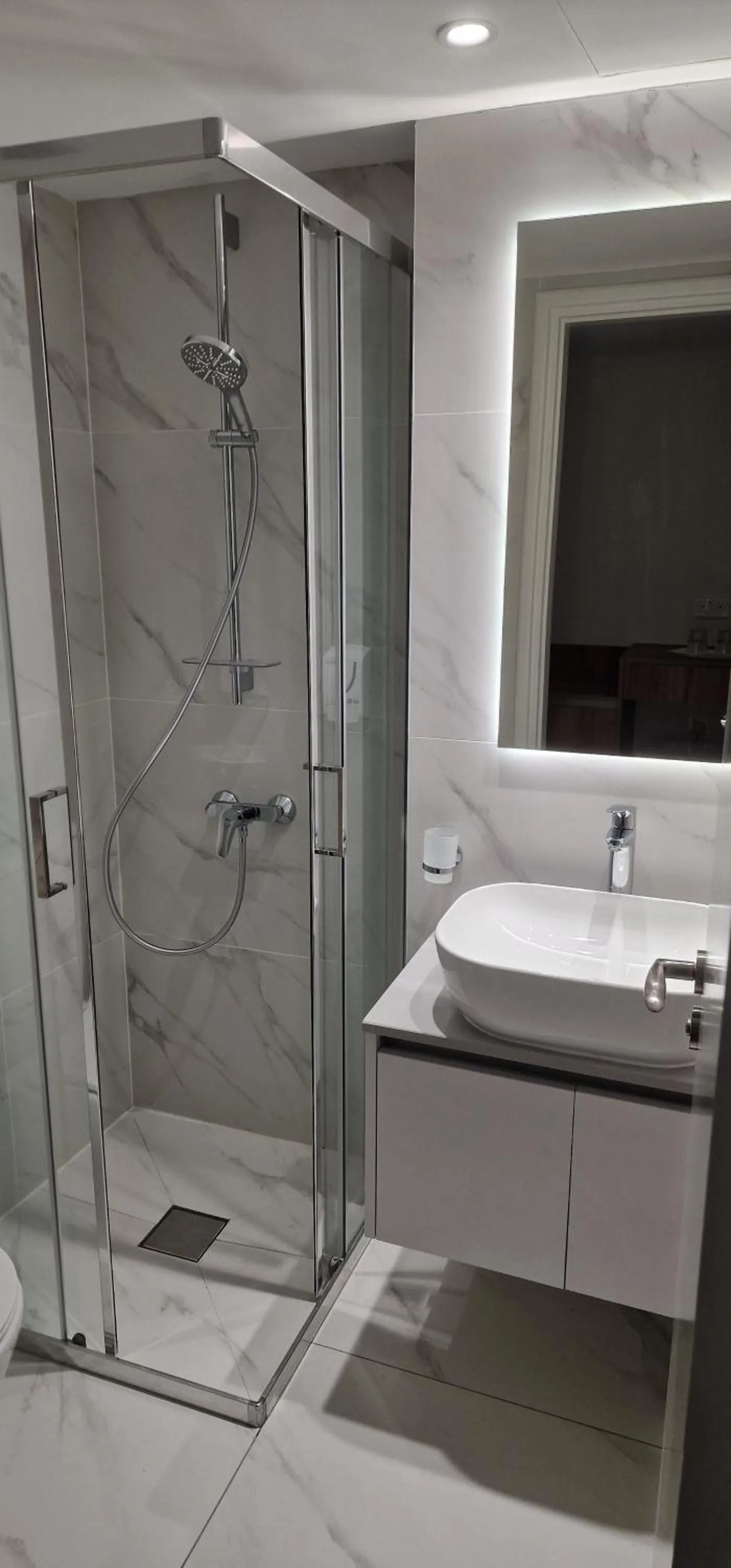 Bathroom in Y & P LATCHI HOTEL