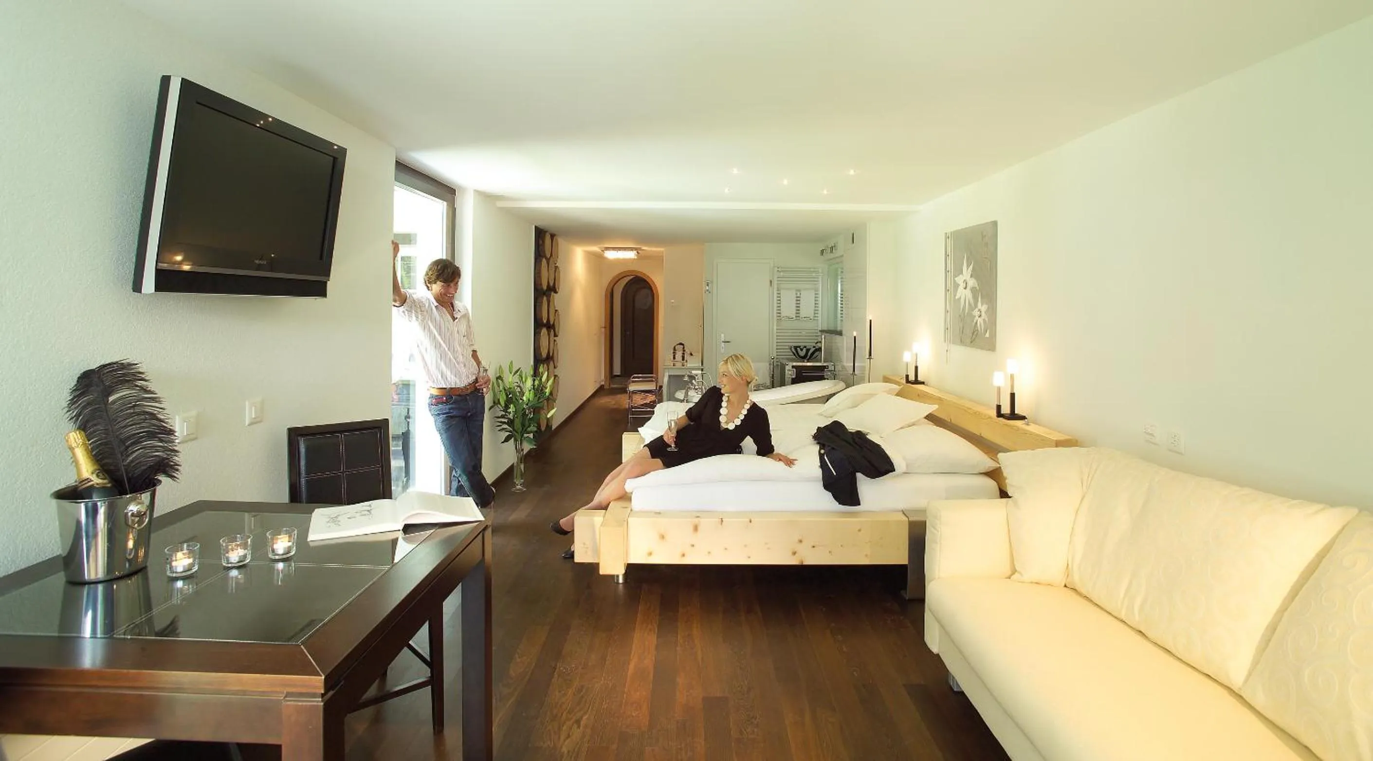 Photo of the whole room, Bed in Wellness Spa Pirmin Zurbriggen