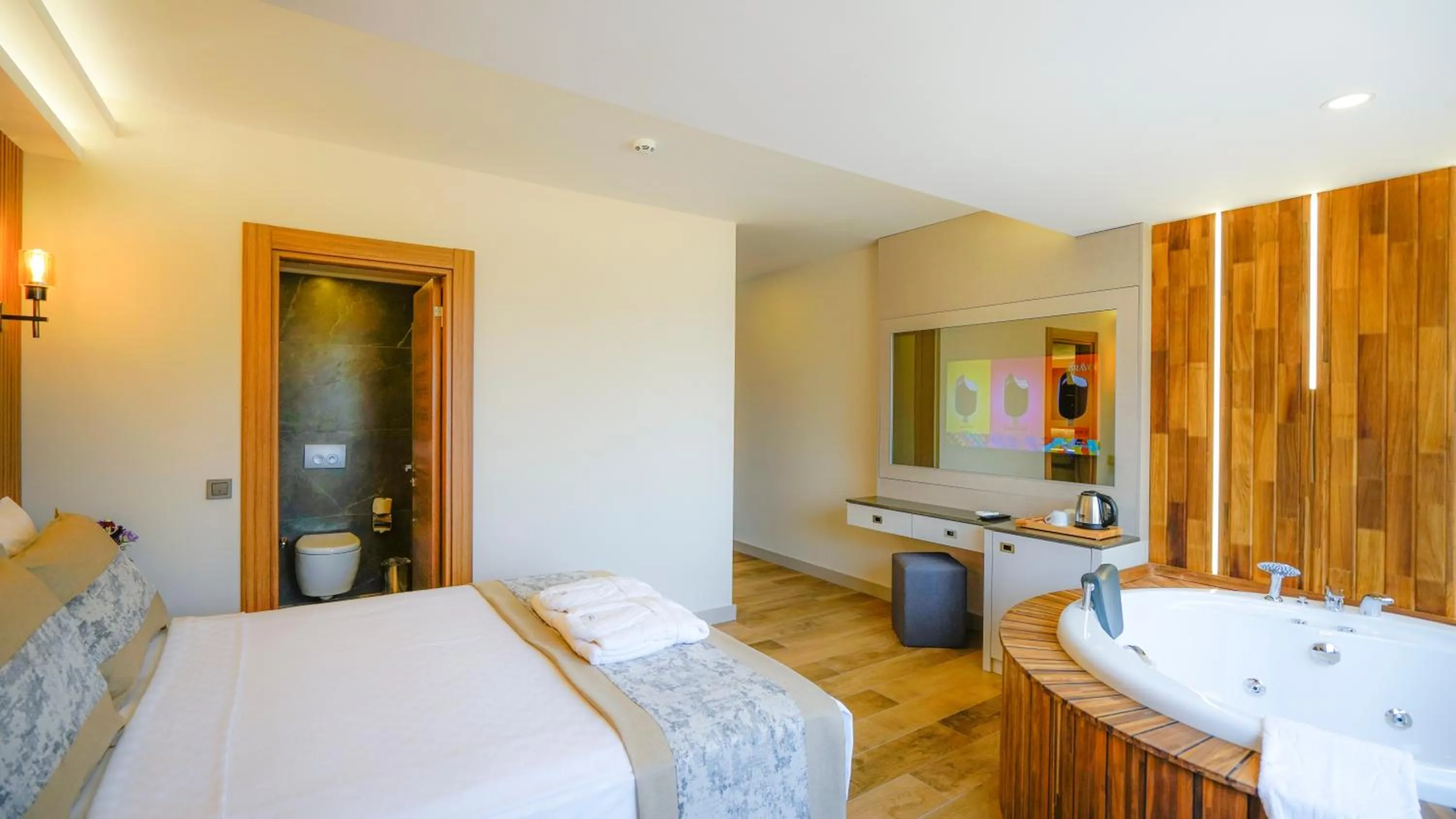 TV and multimedia, Bed in Green Beyza Suites