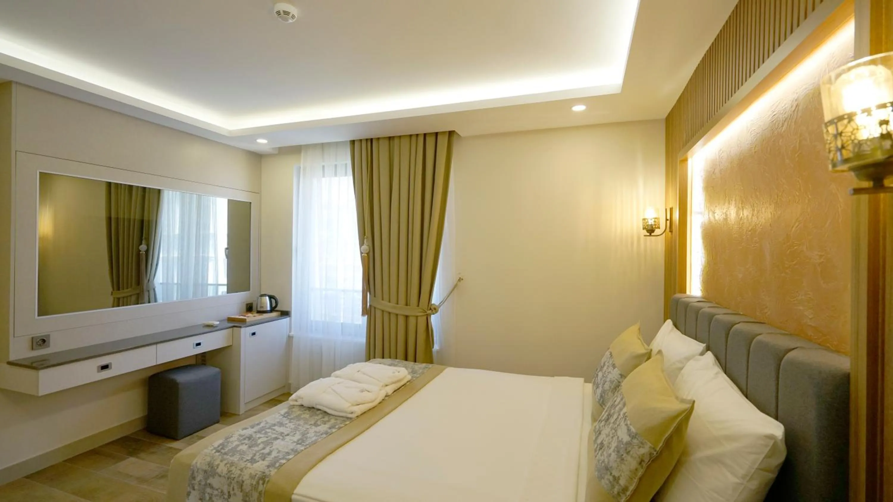 Bathroom, Bed in Green Beyza Suites