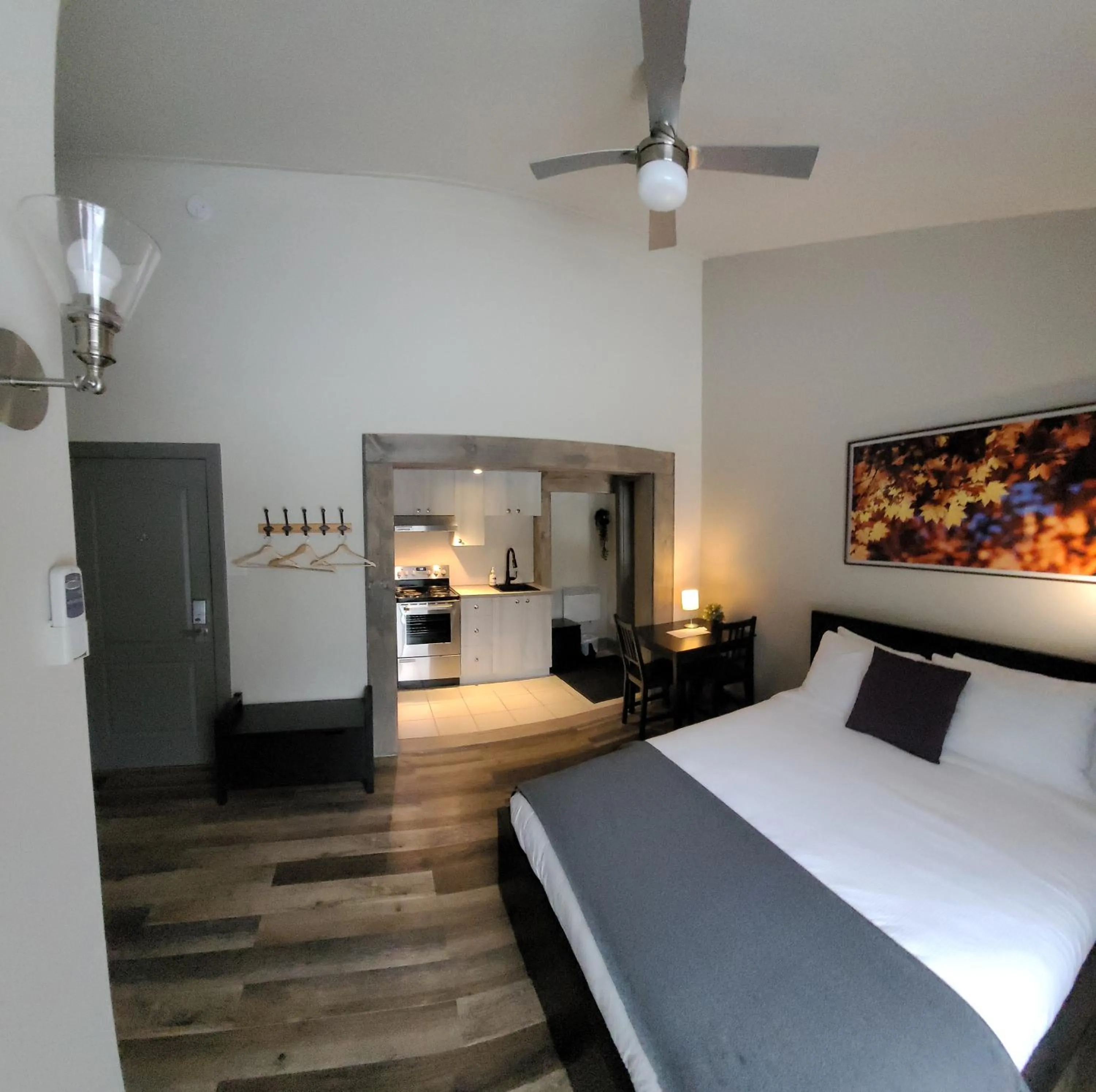 Kitchen or kitchenette, Bed in Oberge Inn Val-David