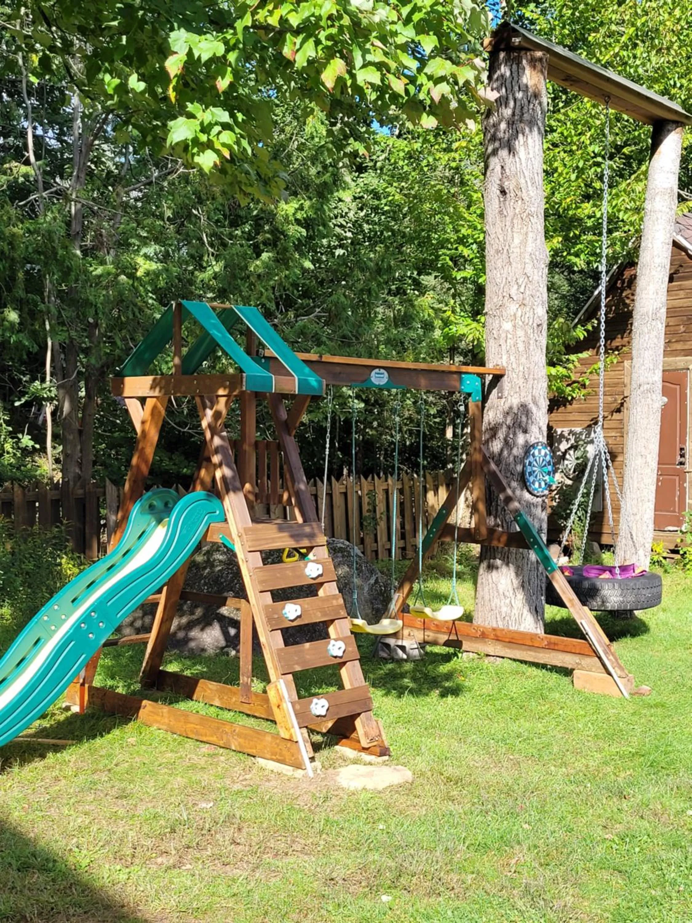 Children play ground in Oberge Inn Val-David