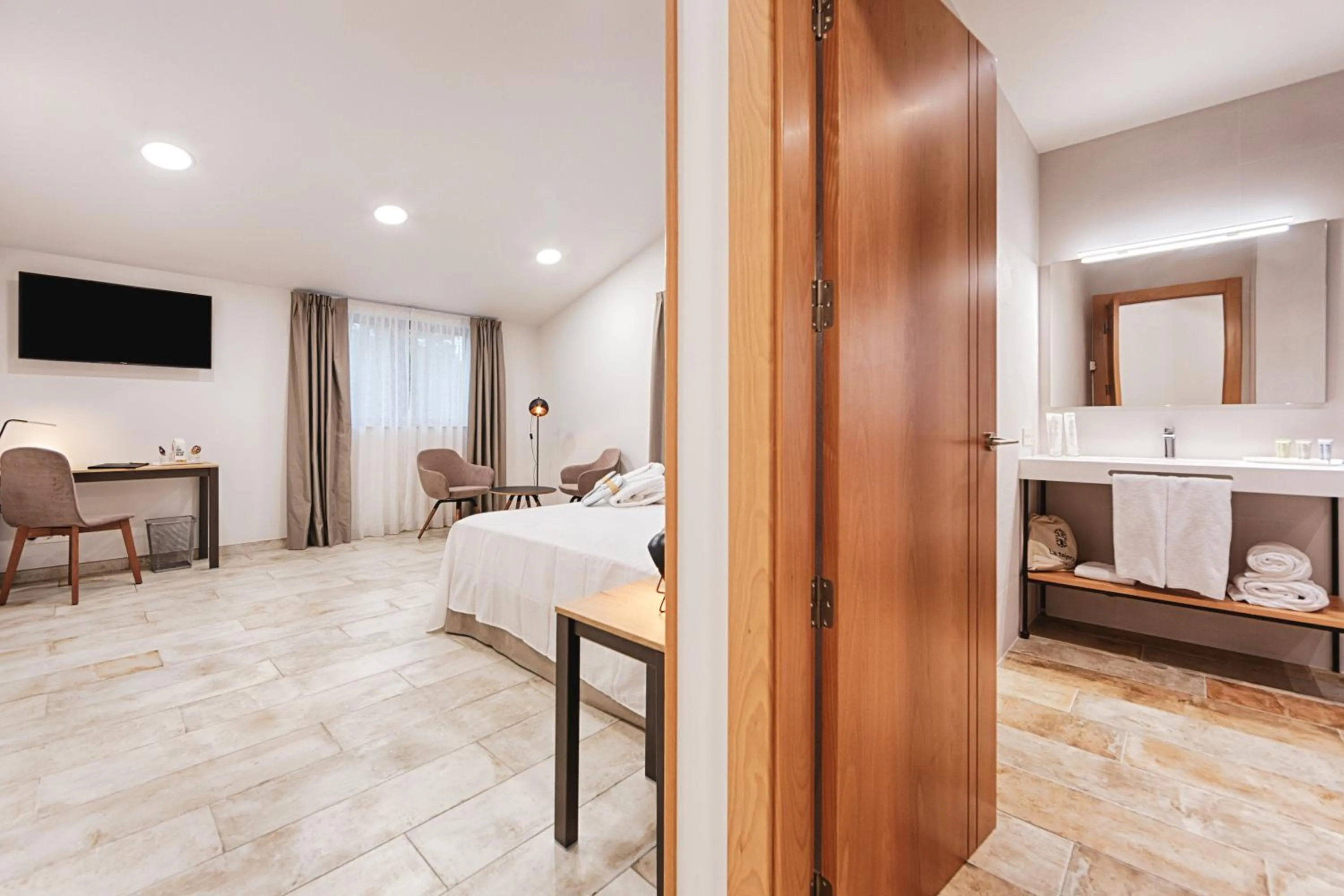 Photo of the whole room, Bed in Hotel rural La Tejera