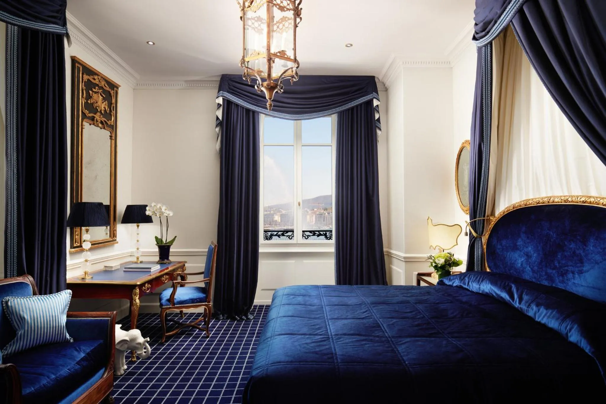 Bedroom, Bed in Hotel d'Angleterre