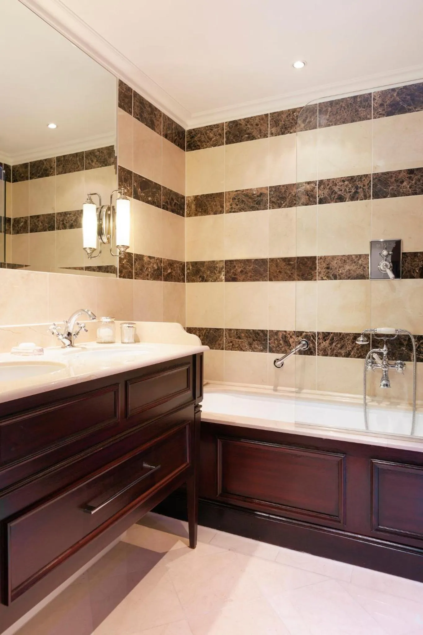 Bathroom in Hotel d'Angleterre