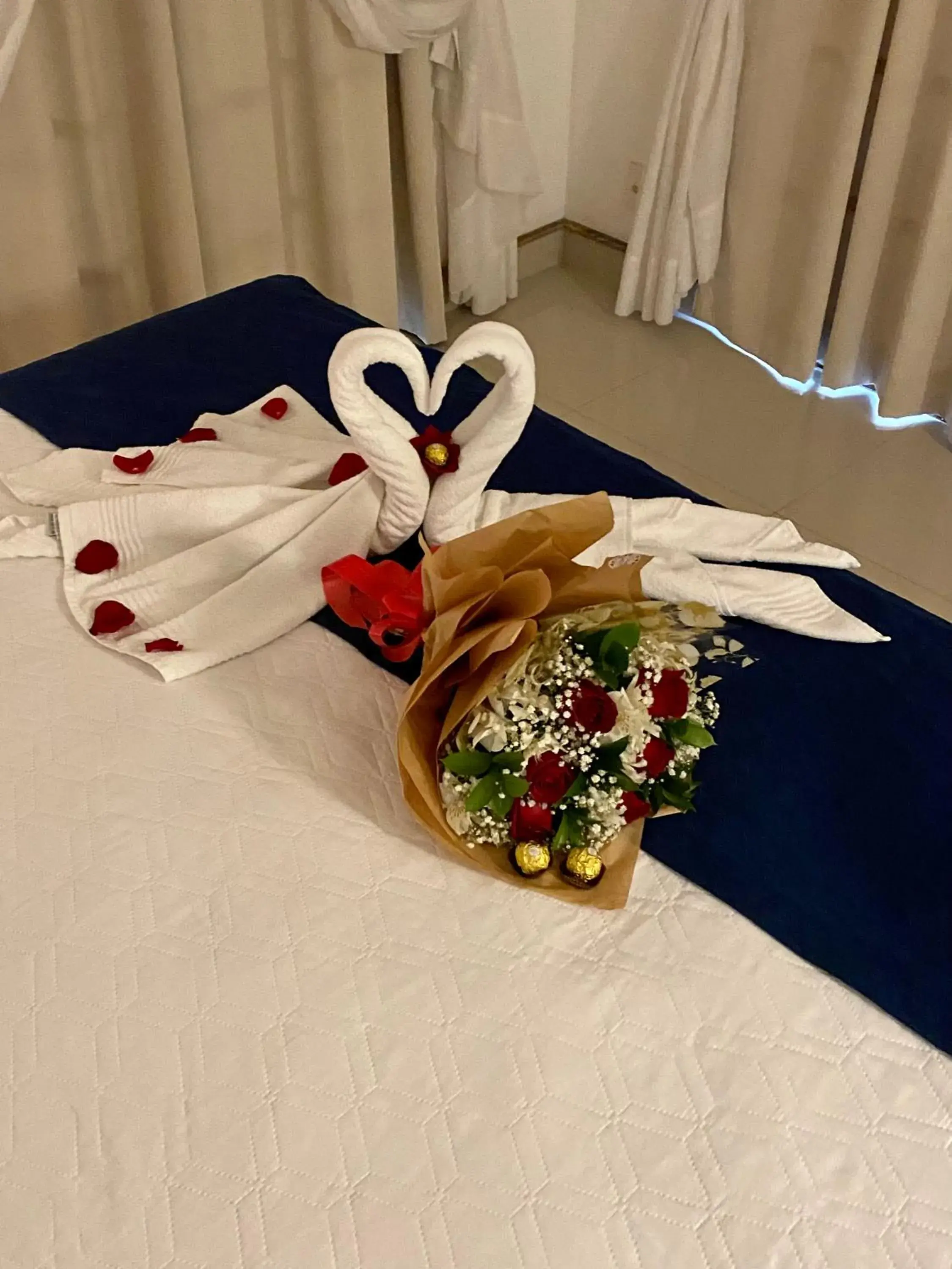 Decorative detail, Bed in Hotel Cave do Sol Decorative detail, Bed in Hotel Cave do Sol