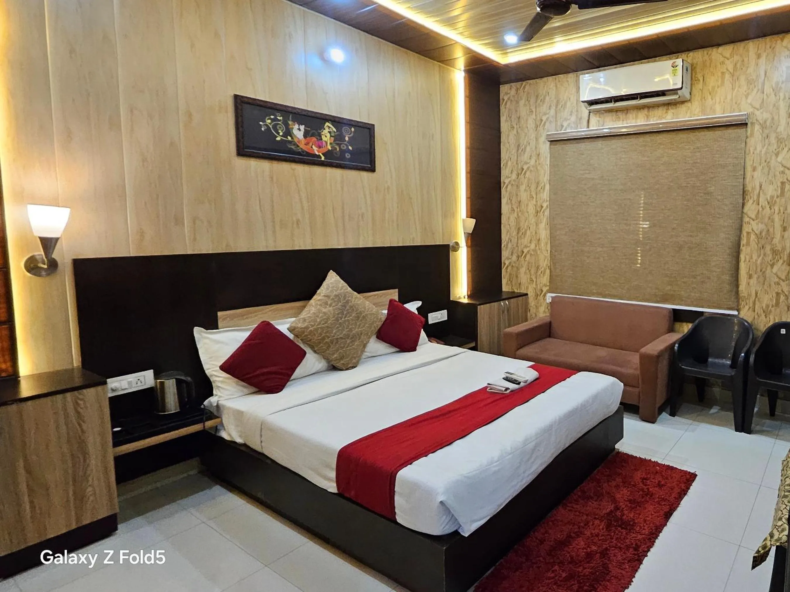 Bed in Bundeli Farm Resort & Banquet Orchha