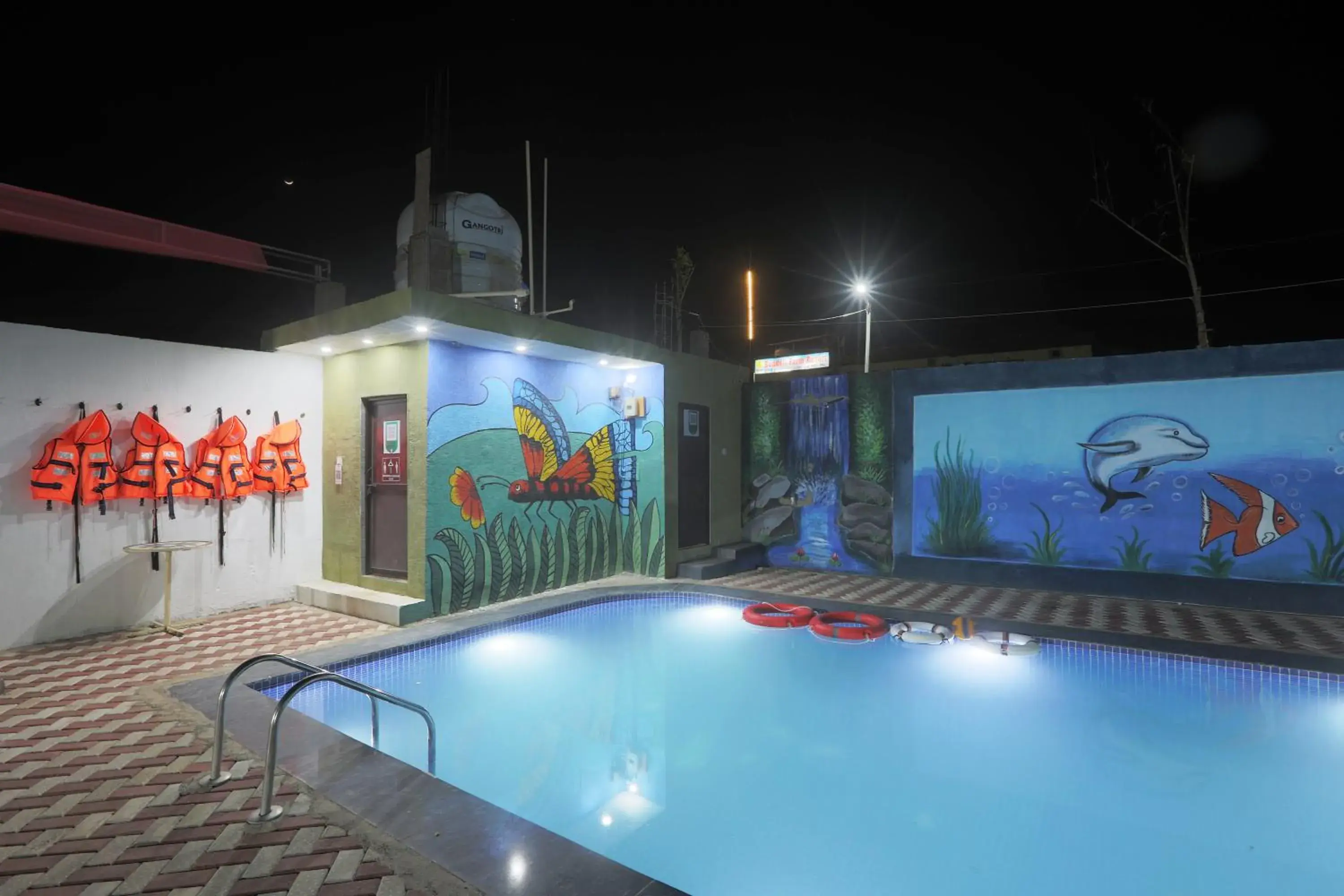 Swimming pool in Bundeli Farm Resort & Banquet Orchha Swimming pool in Bundeli Farm Resort & Banquet Orchha