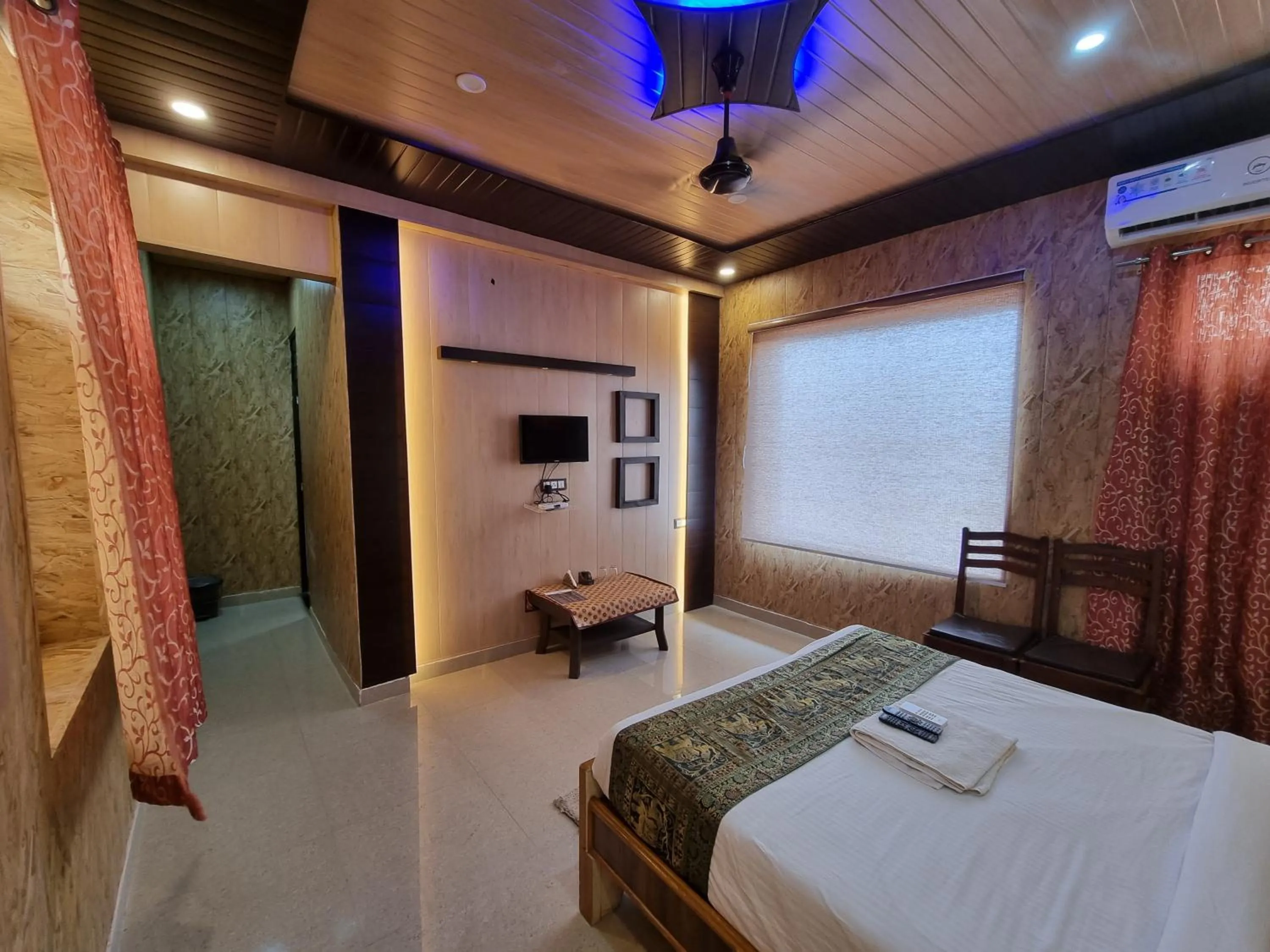 Photo of the whole room, Bed in Bundeli Farm Resort & Banquet Orchha
