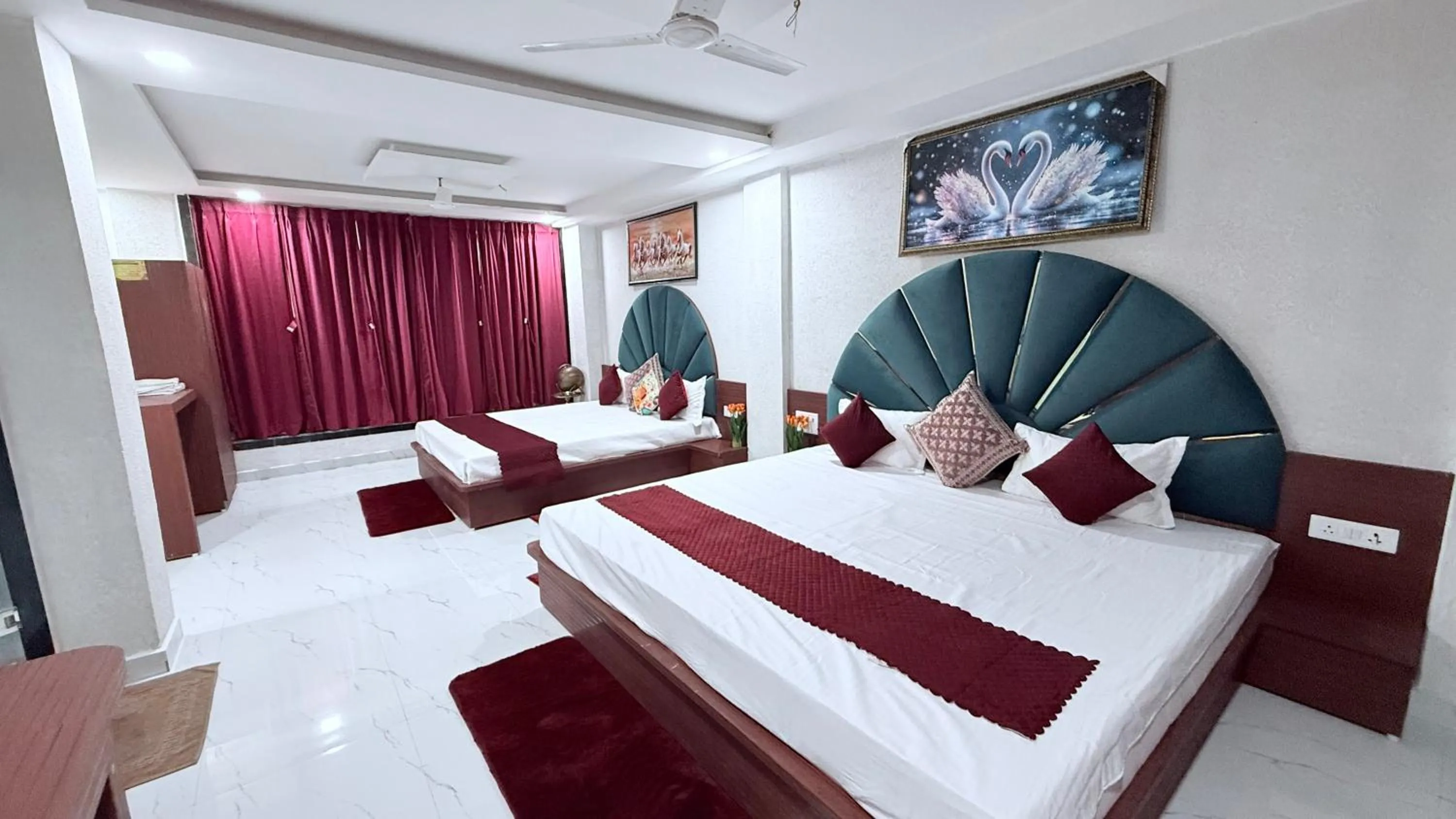 Bed in Bundeli Farm Resort & Banquet Orchha