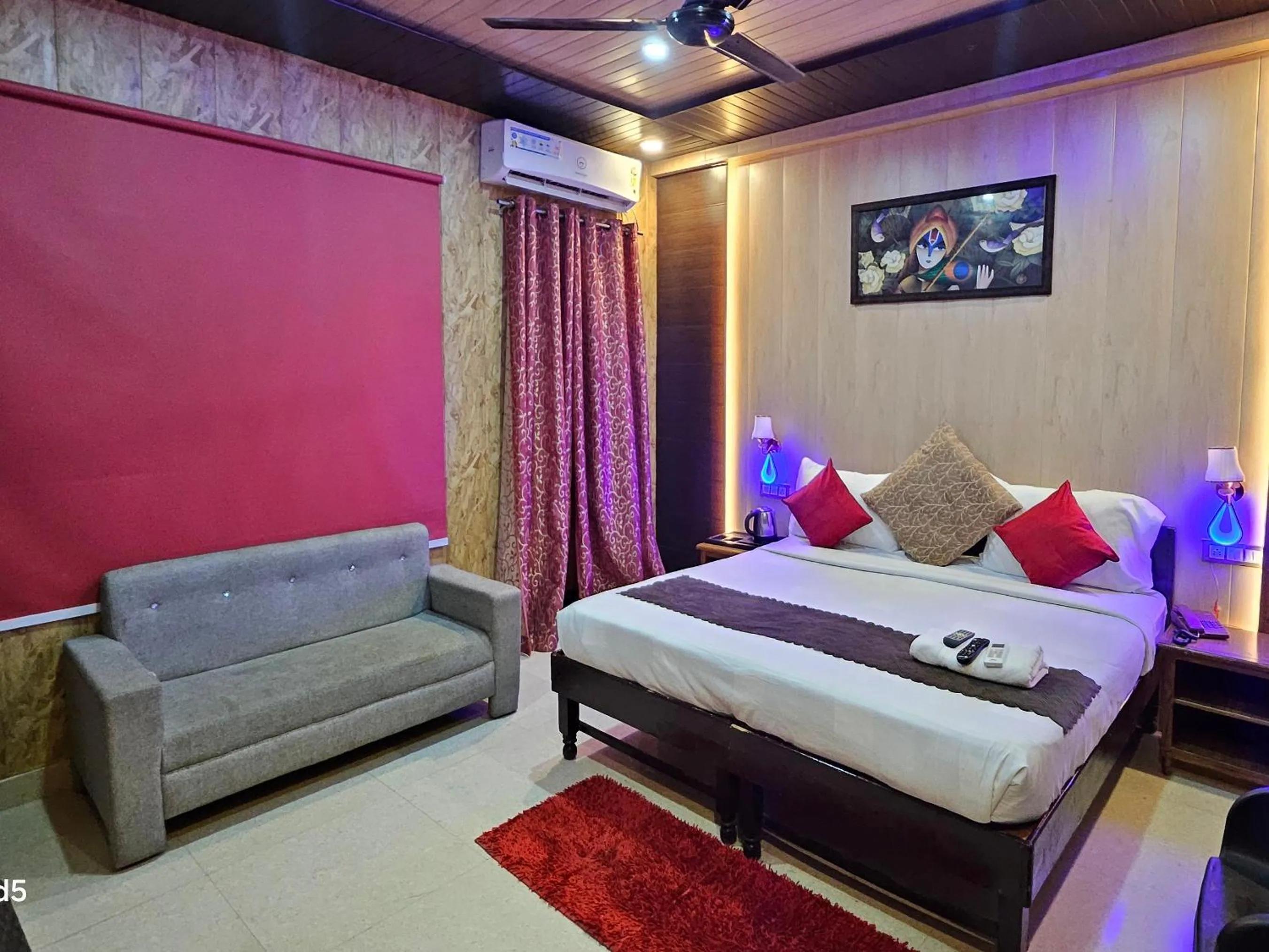 Bed in Bundeli Farm Resort & Banquet Orchha
