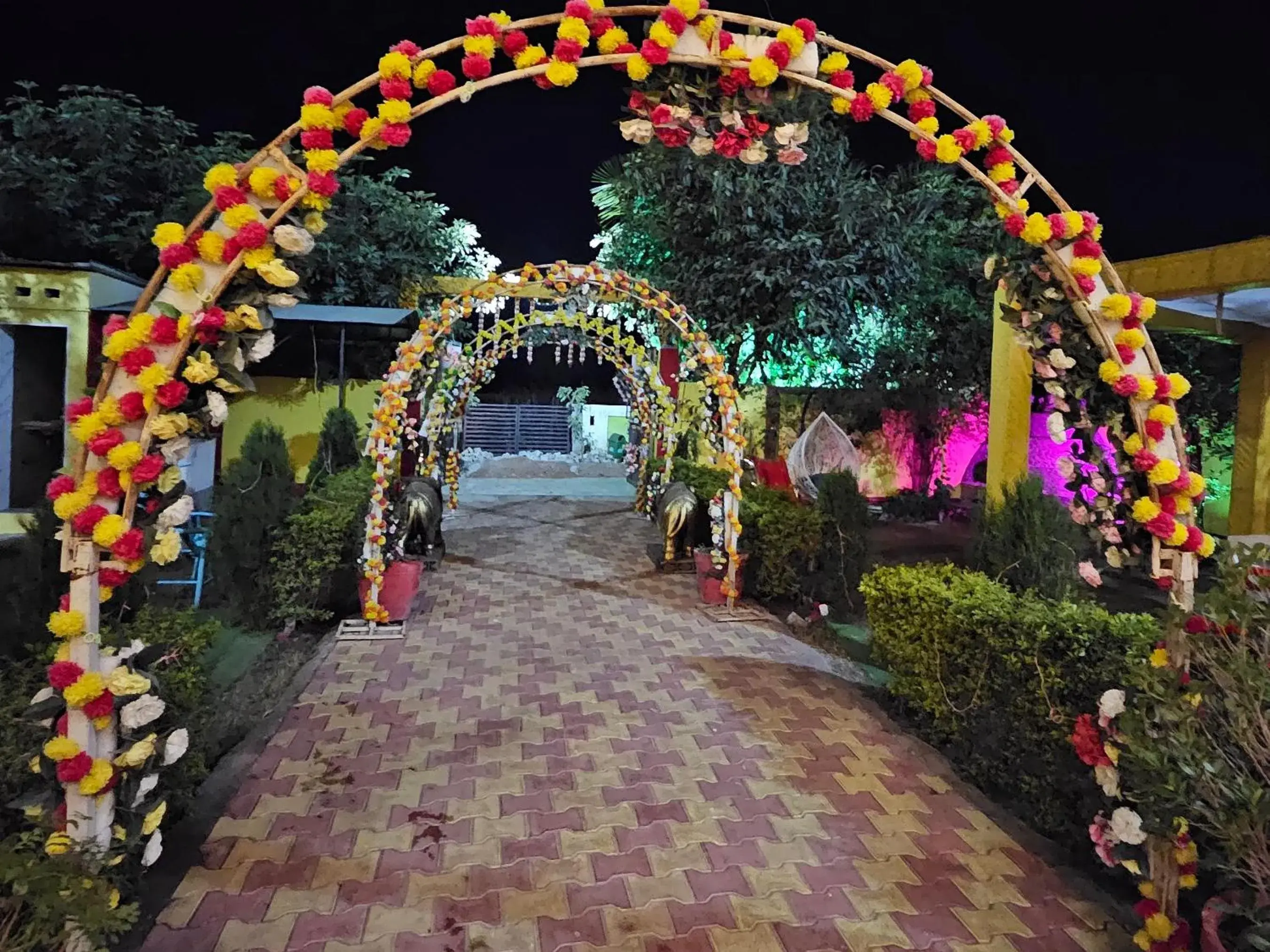 Garden view in Bundeli Farm Resort & Banquet Orchha Garden view in Bundeli Farm Resort & Banquet Orchha