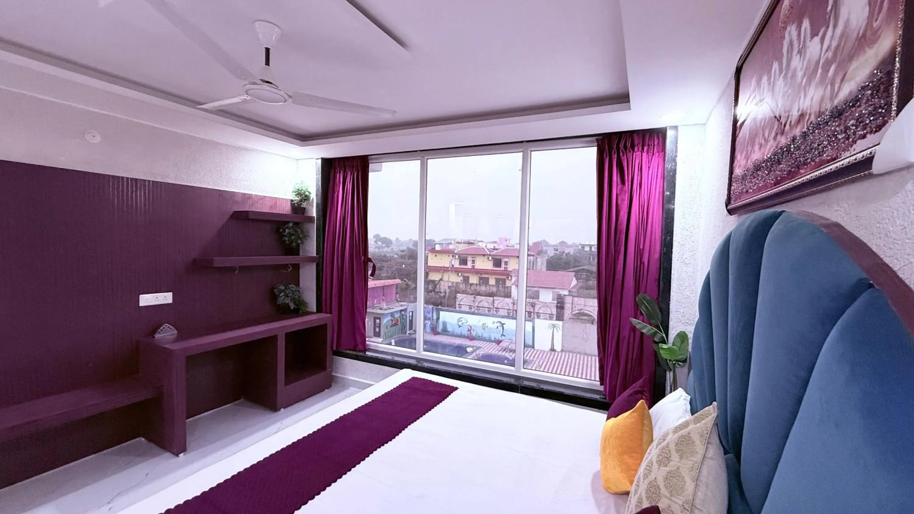 Bed in Bundeli Farm Resort & Banquet Orchha