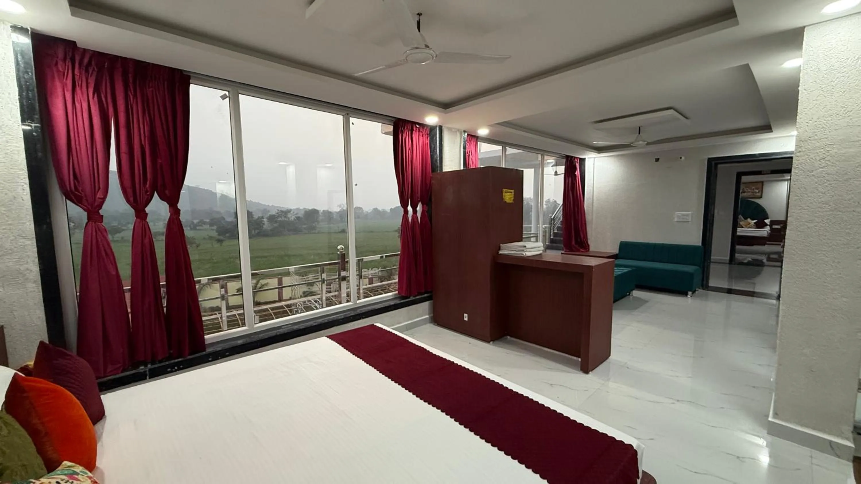 Bed in Bundeli Farm Resort & Banquet Orchha