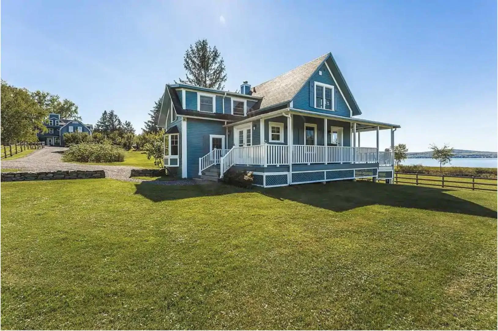 North House - Lovely Lac-Brome 3 Bedroom Lakefront Cottage