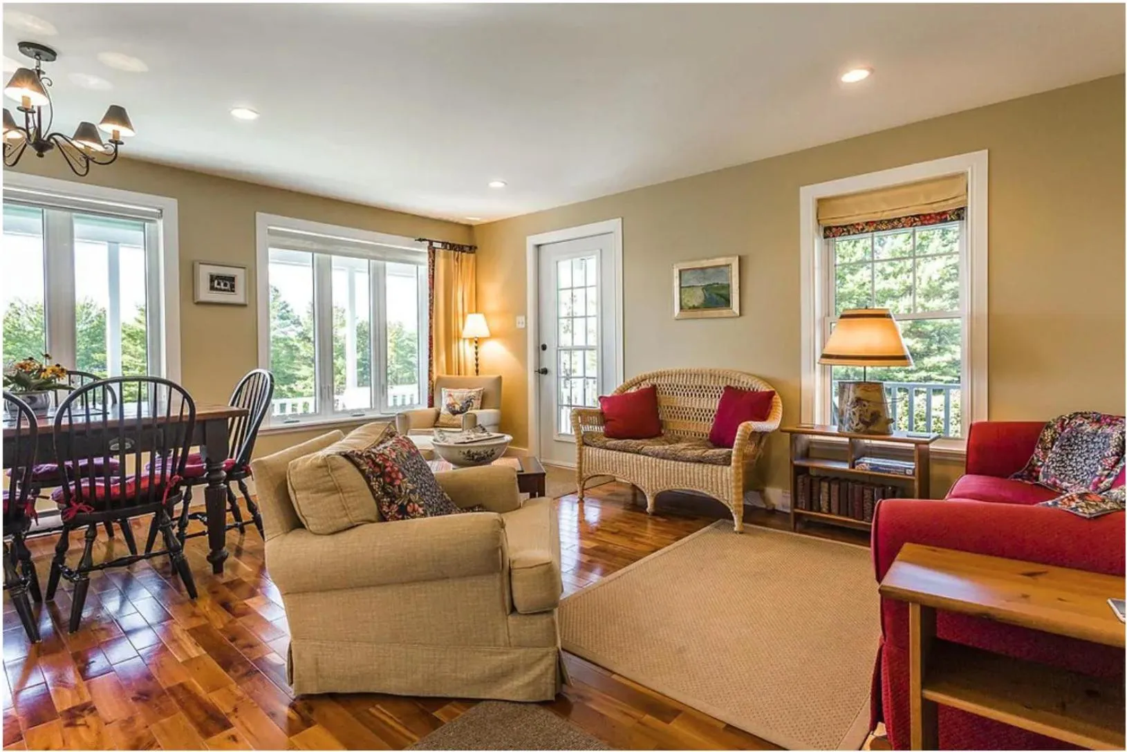 North House - Lovely Lac-Brome 3 Bedroom Lakefront Cottage