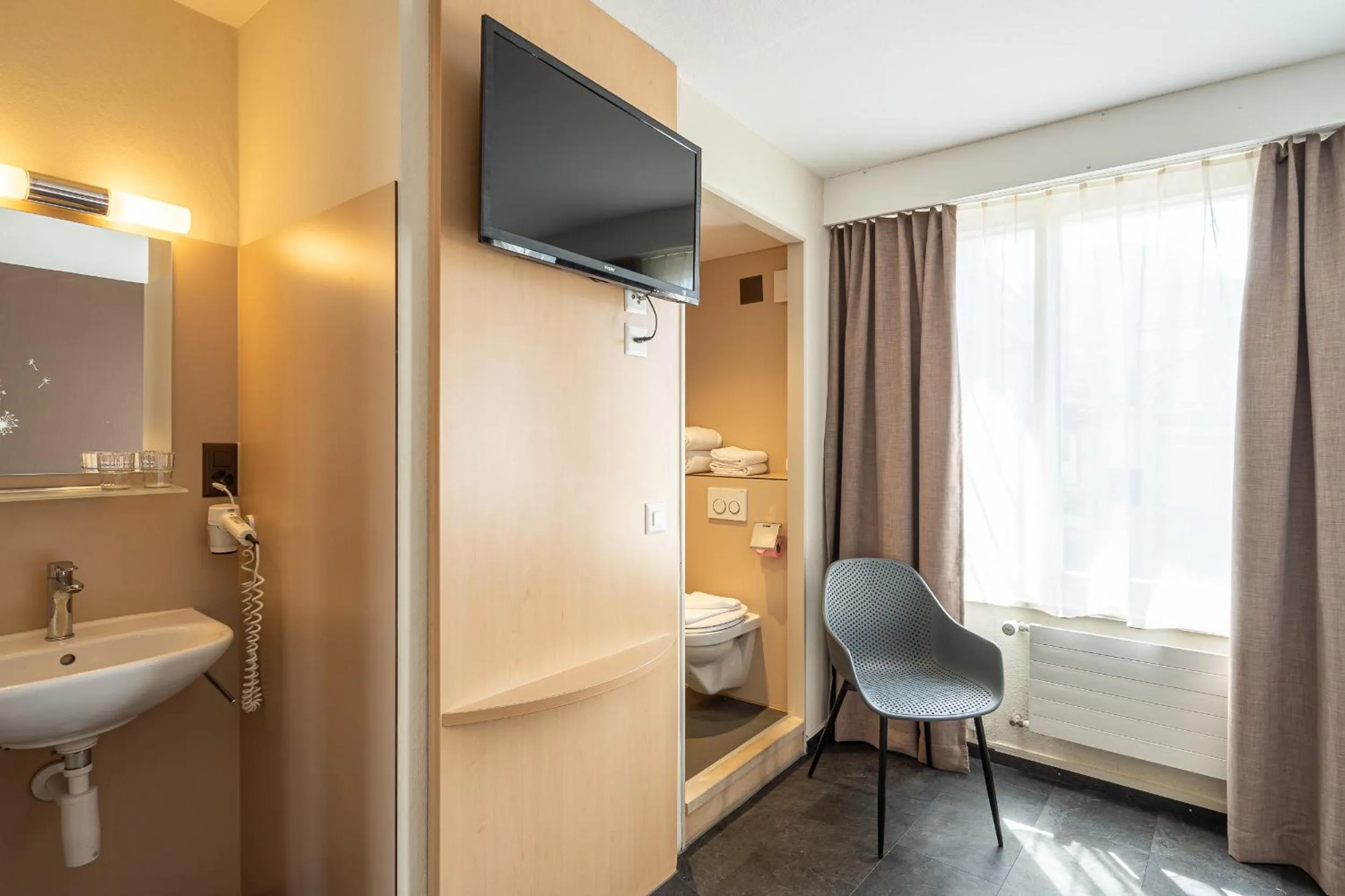 Bed in Hotel Blume Interlaken