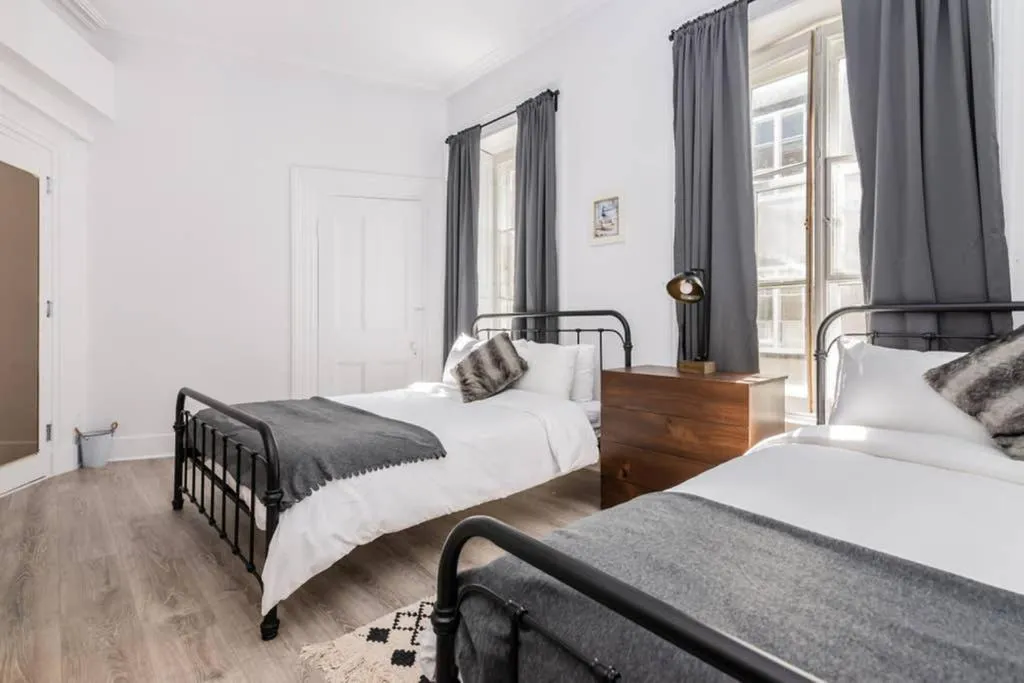 Bed in North House - Manoir des Remparts- Renovated 3 Bedroom Oasis