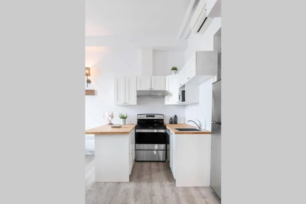 North House - Manoir des Remparts- Renovated 3 Bedroom Oasis