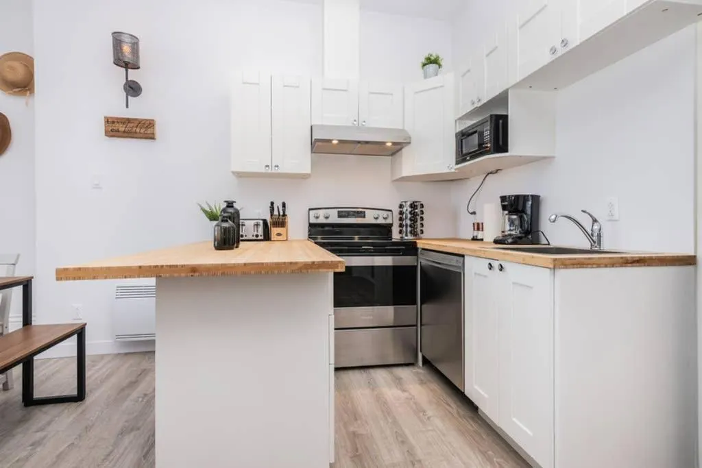 North House - Manoir des Remparts- Renovated 3 Bedroom Oasis