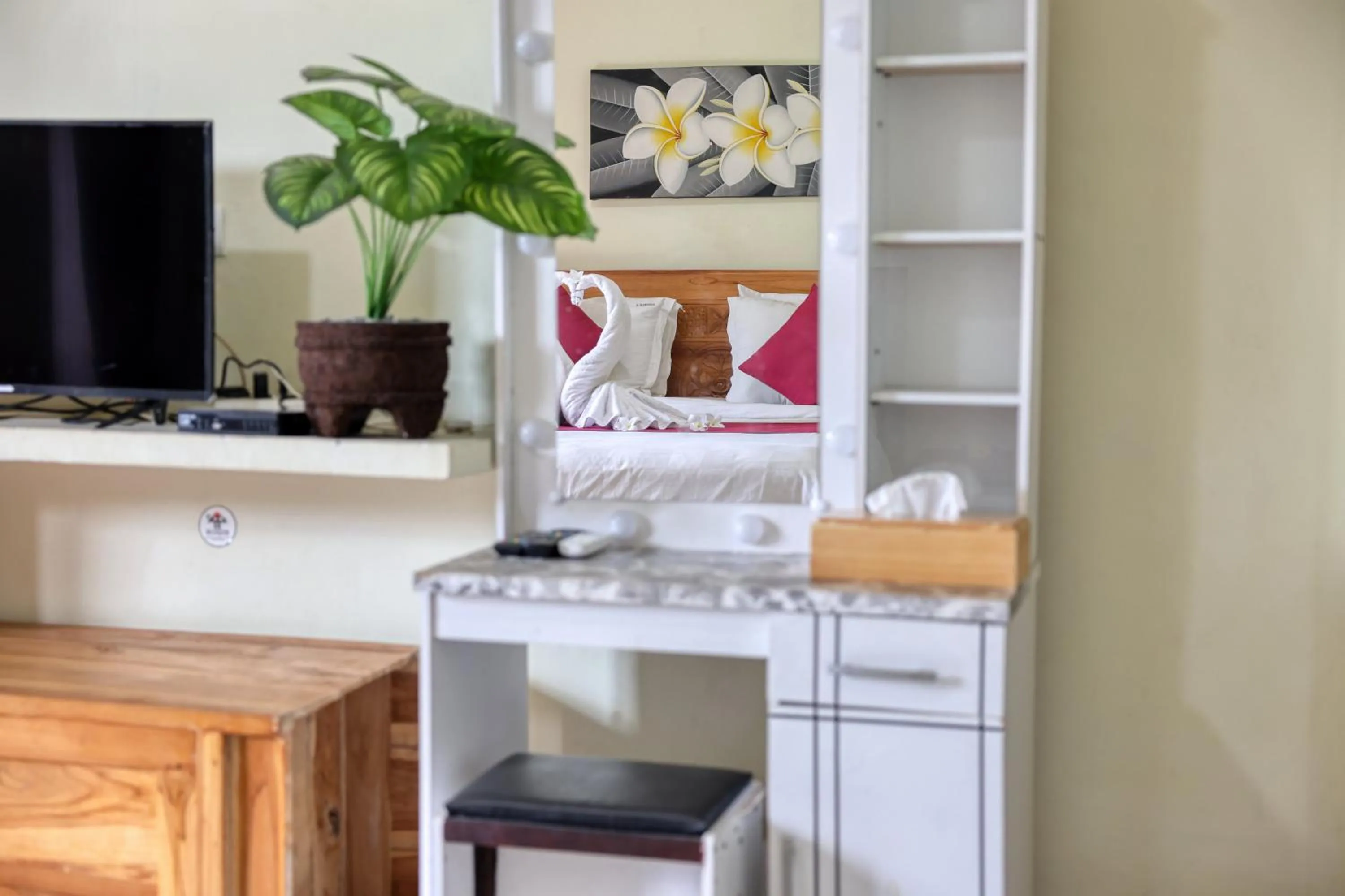 TV and multimedia, Bed in RR Cottage