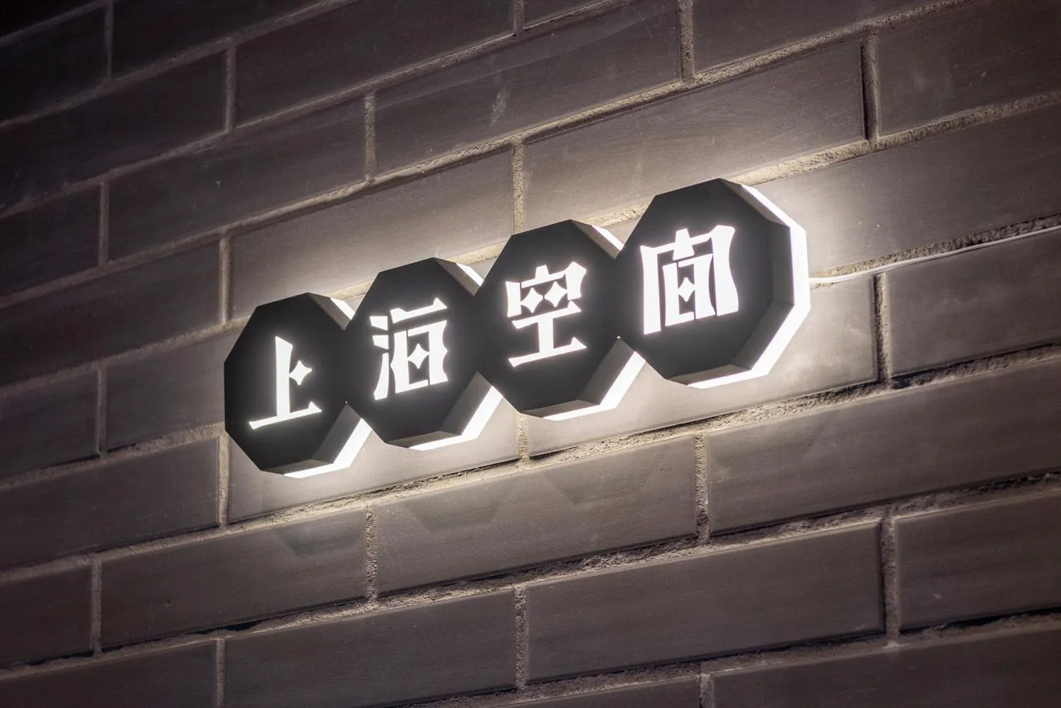 Property logo or sign in Room Inn Shanghai 横浜中華街 Room 2