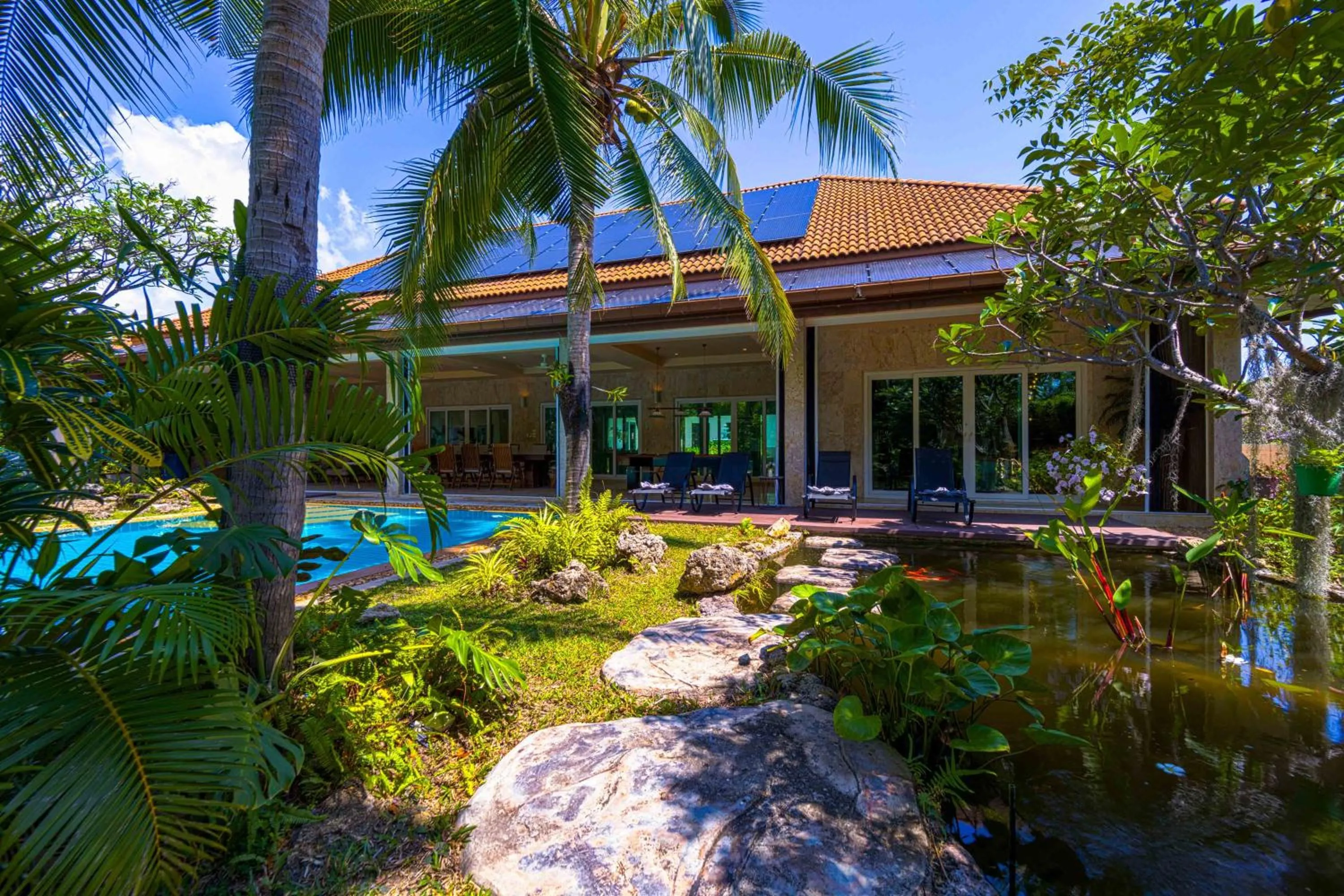 6 Bedroom Luxury Villa on Golf Course PH125