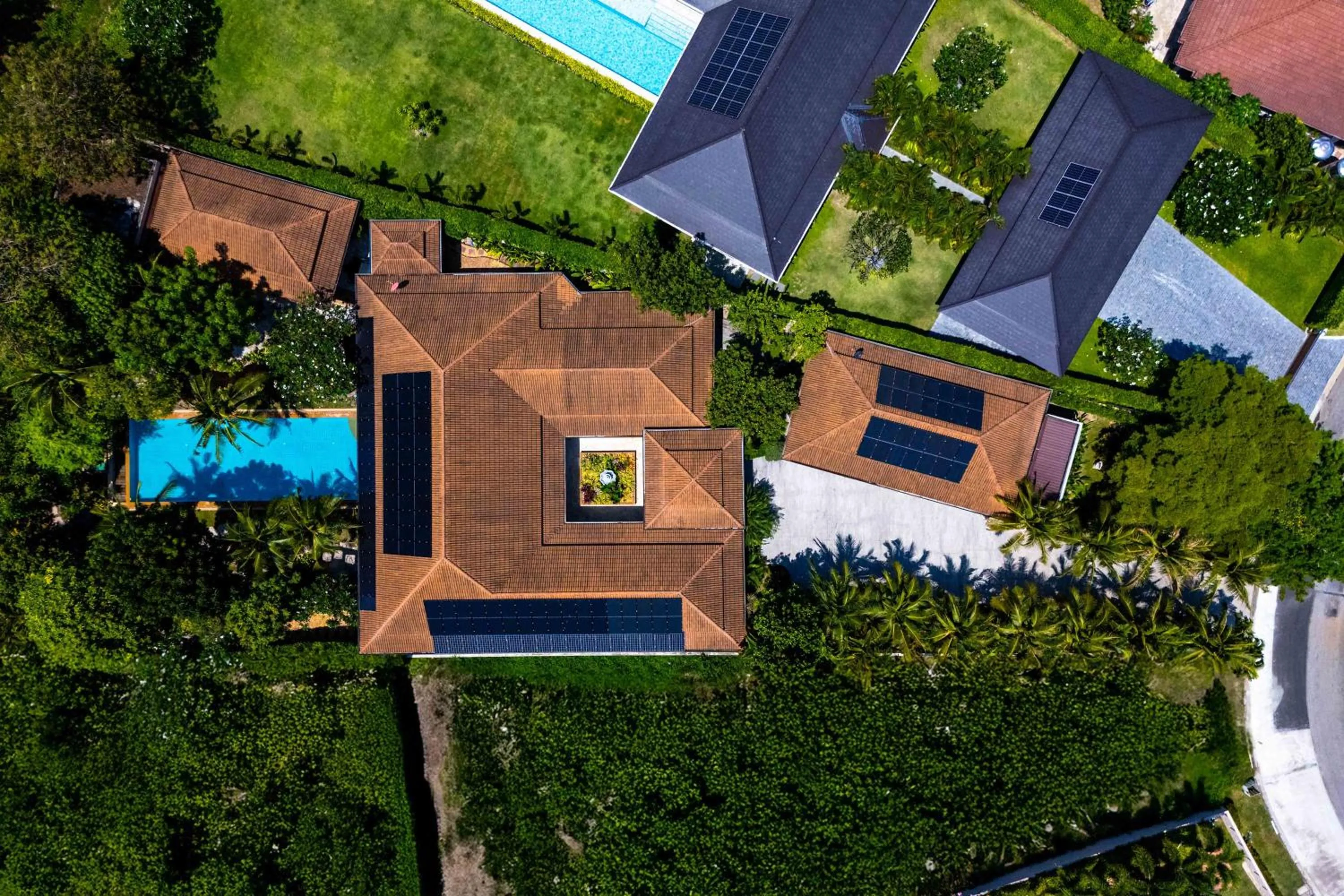 6 Bedroom Luxury Villa on Golf Course PH125