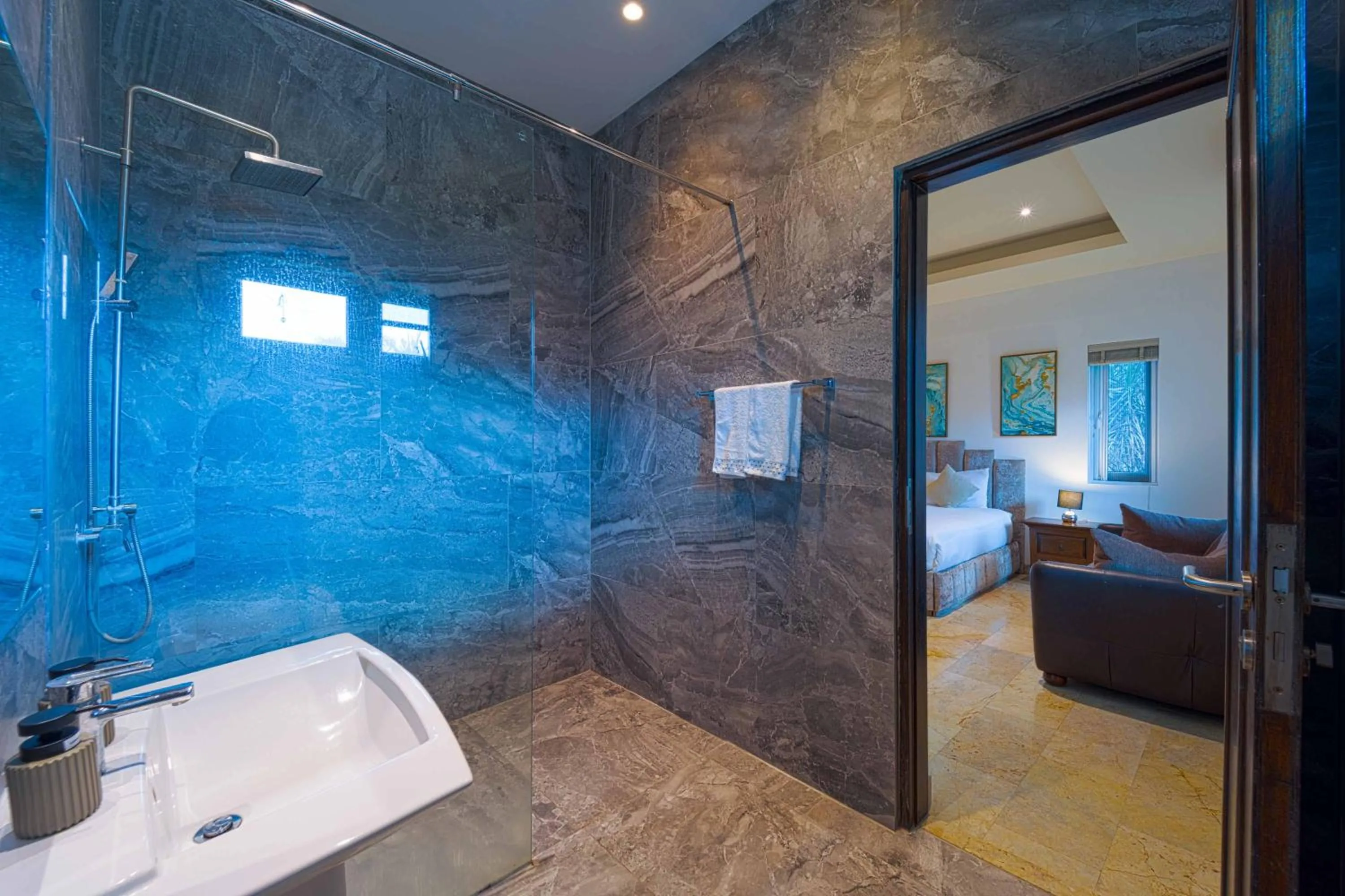 6 Bedroom Luxury Villa on Golf Course PH125