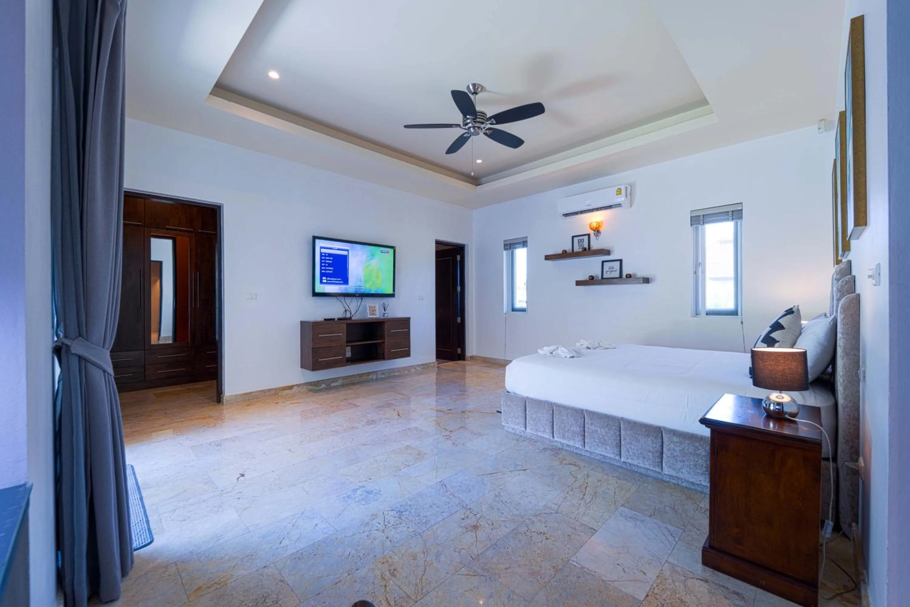 Bed in 6 Bedroom Luxury Villa on Golf Course PH125