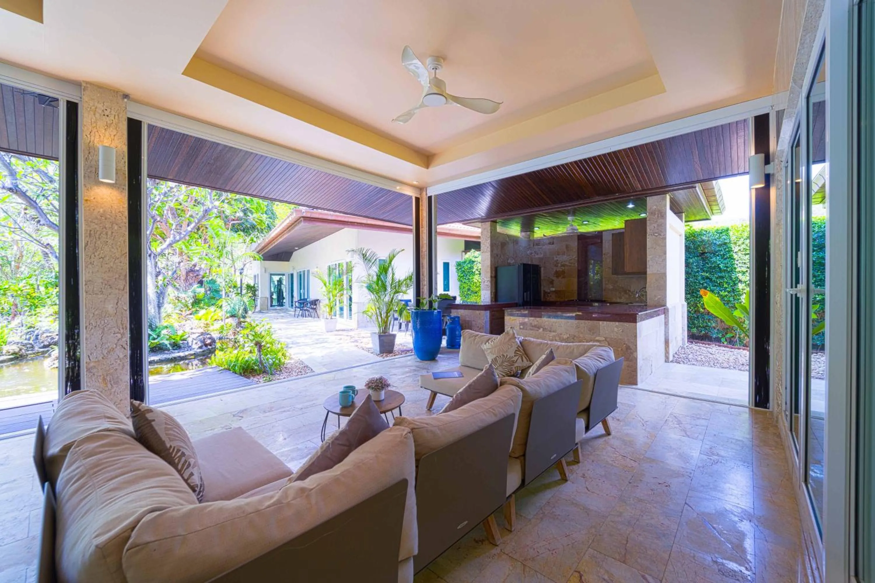 6 Bedroom Luxury Villa on Golf Course PH125
