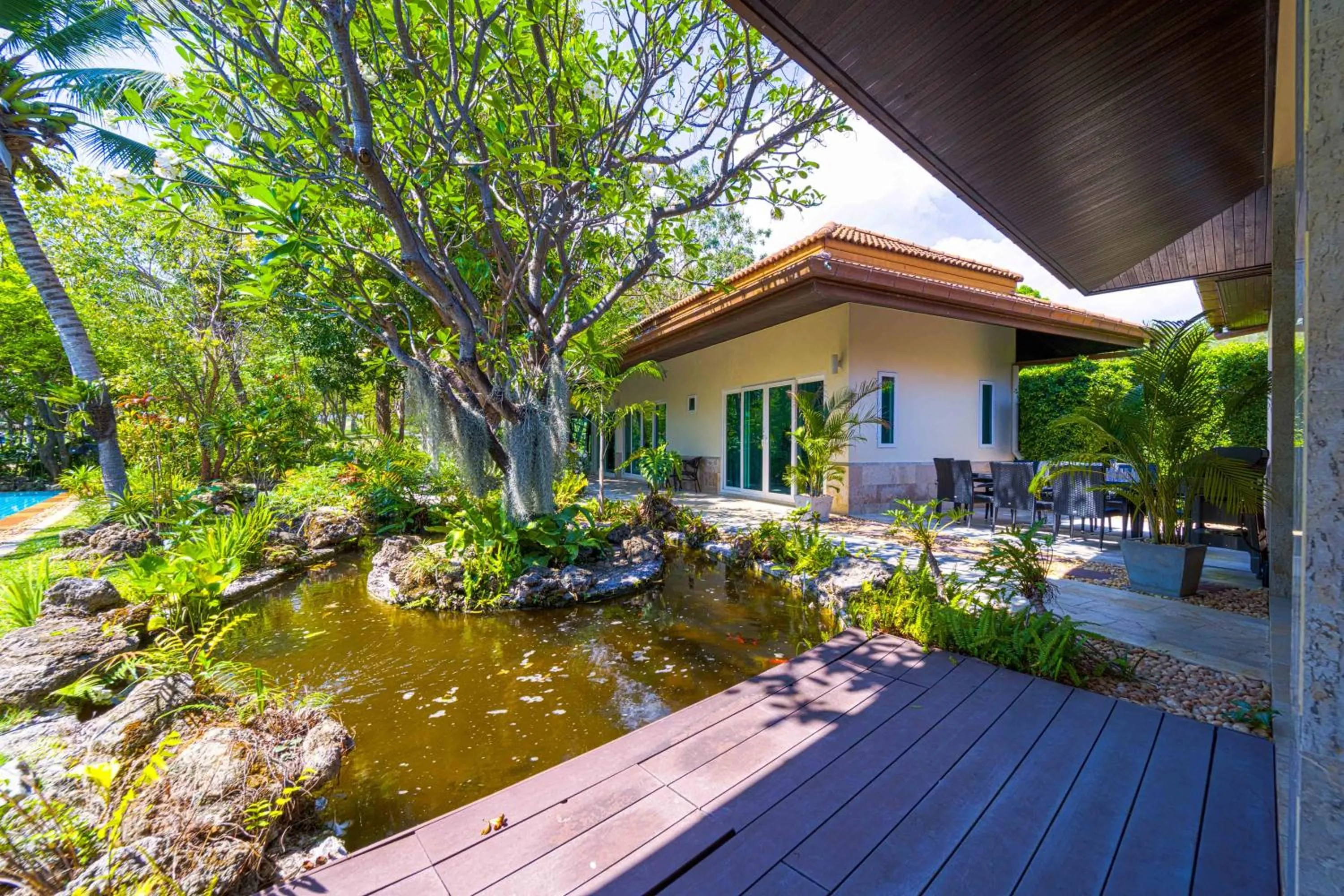 6 Bedroom Luxury Villa on Golf Course PH125