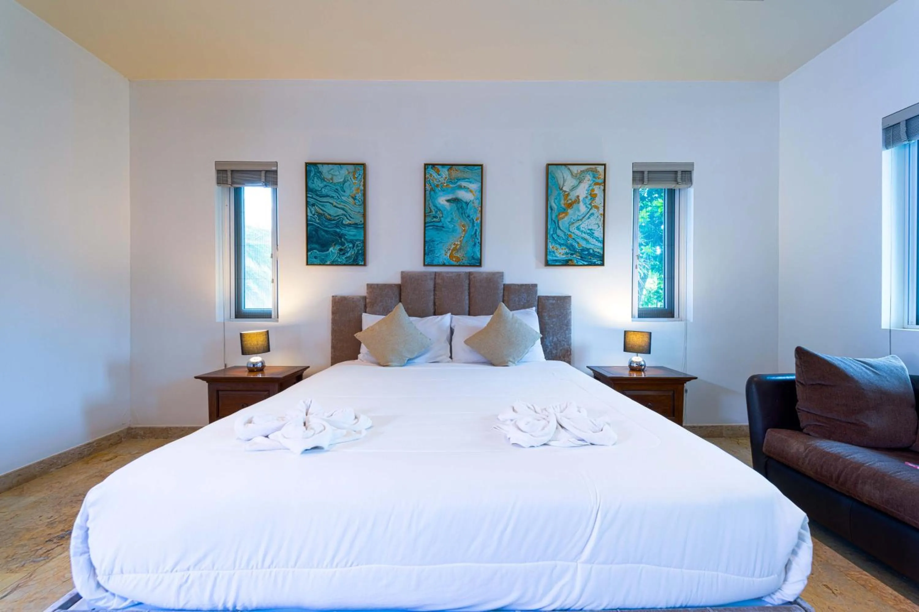 Bed in 6 Bedroom Luxury Villa on Golf Course PH125