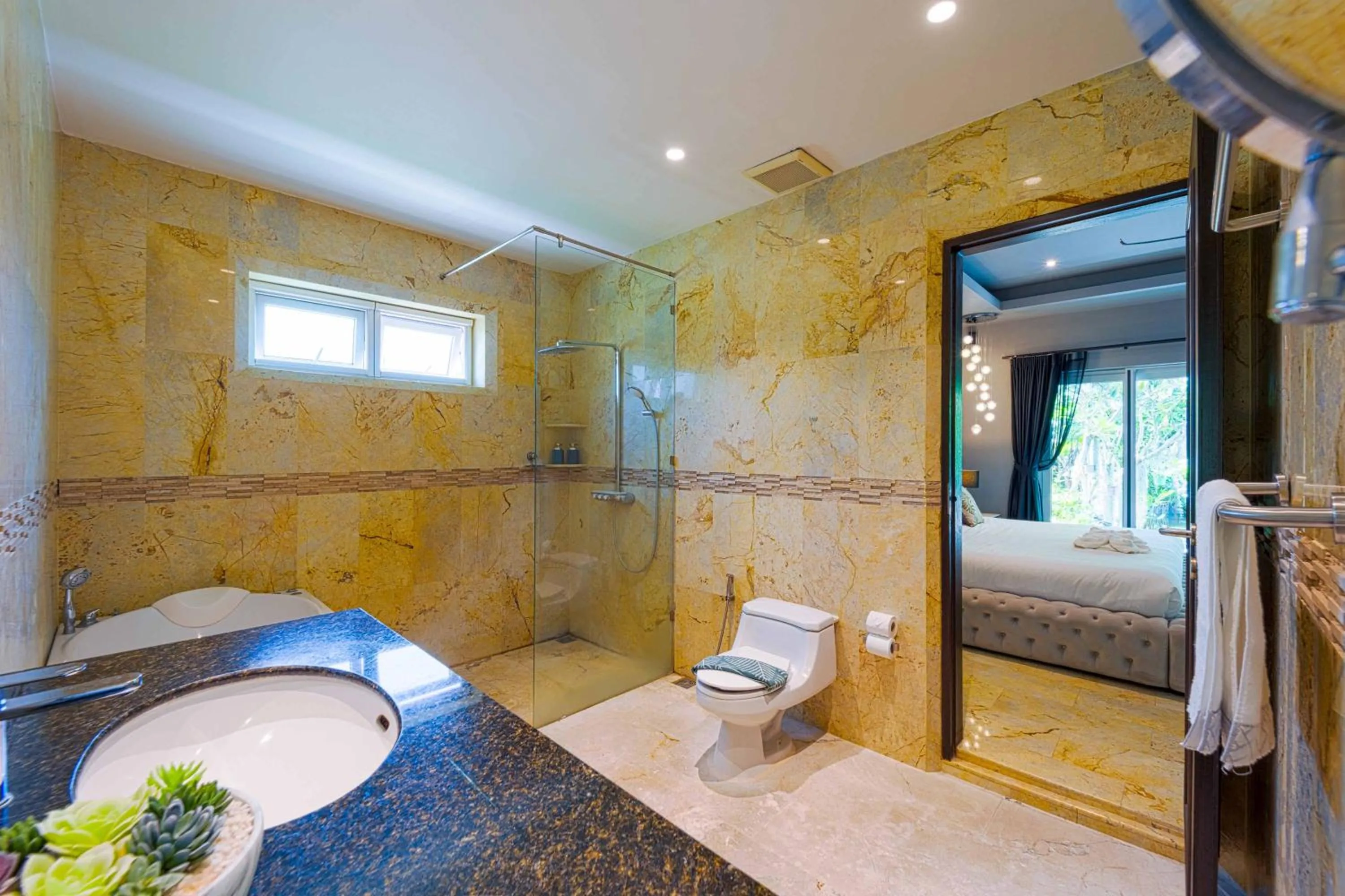 Bed in 6 Bedroom Luxury Villa on Golf Course PH125
