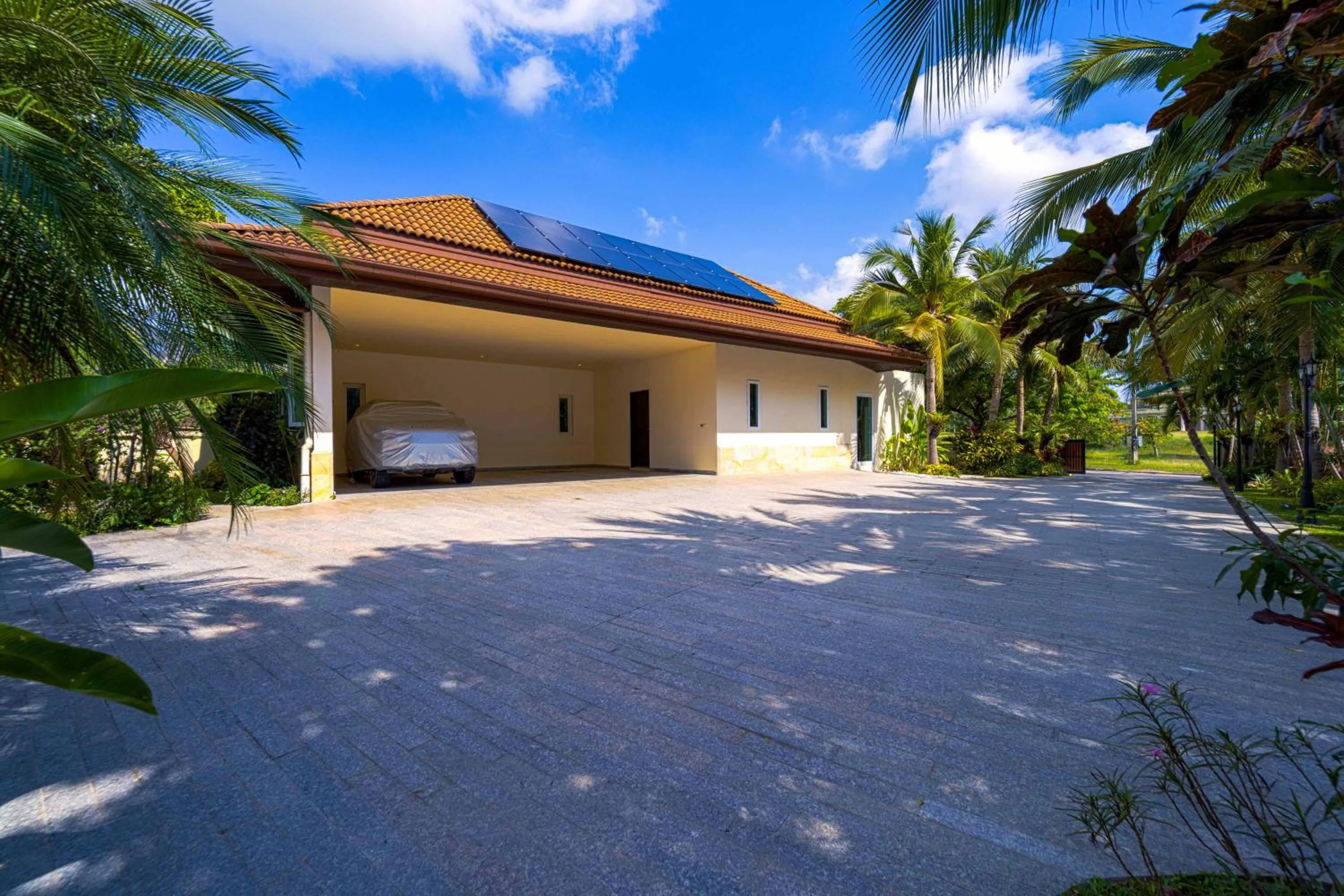 6 Bedroom Luxury Villa on Golf Course PH125