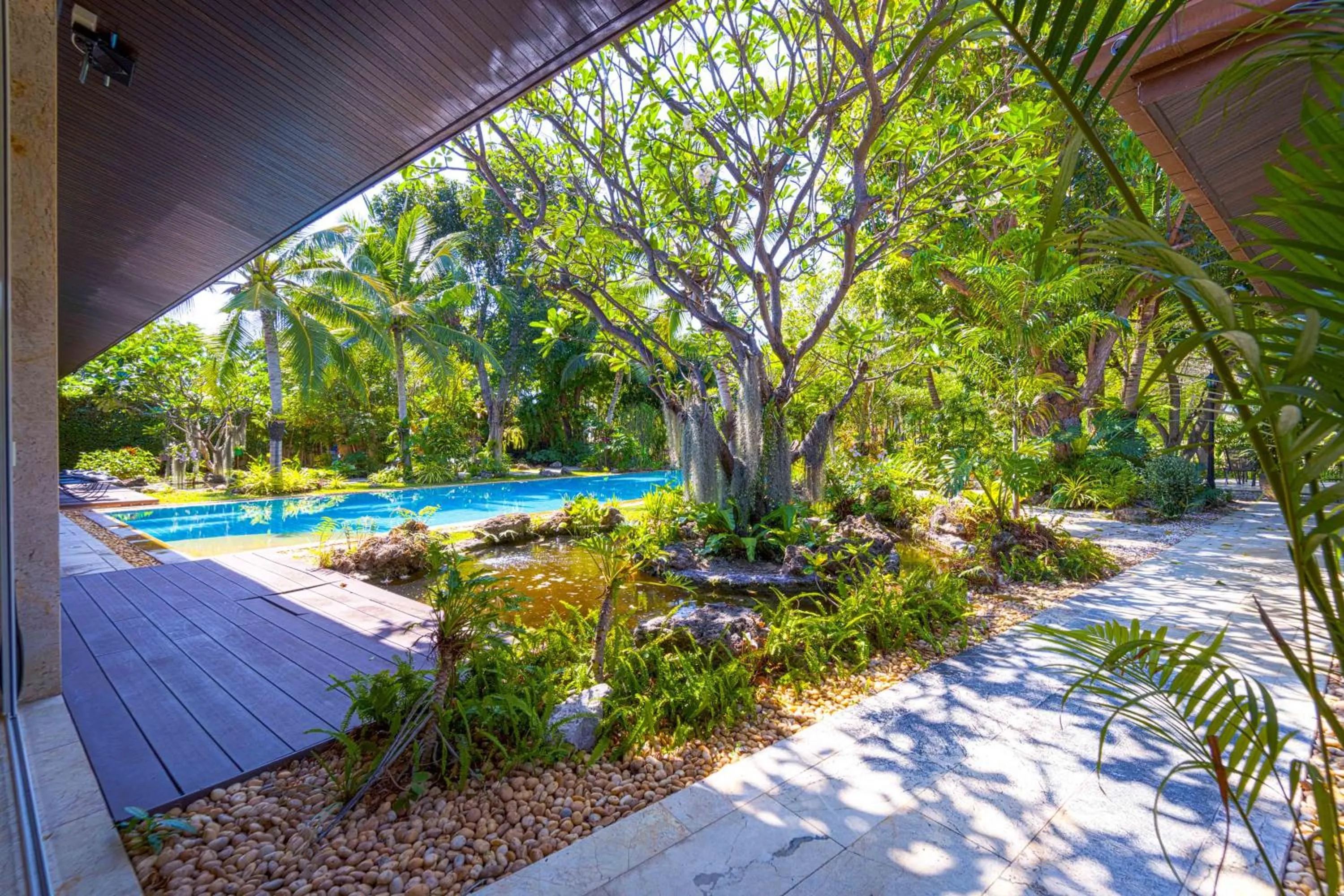 6 Bedroom Luxury Villa on Golf Course PH125