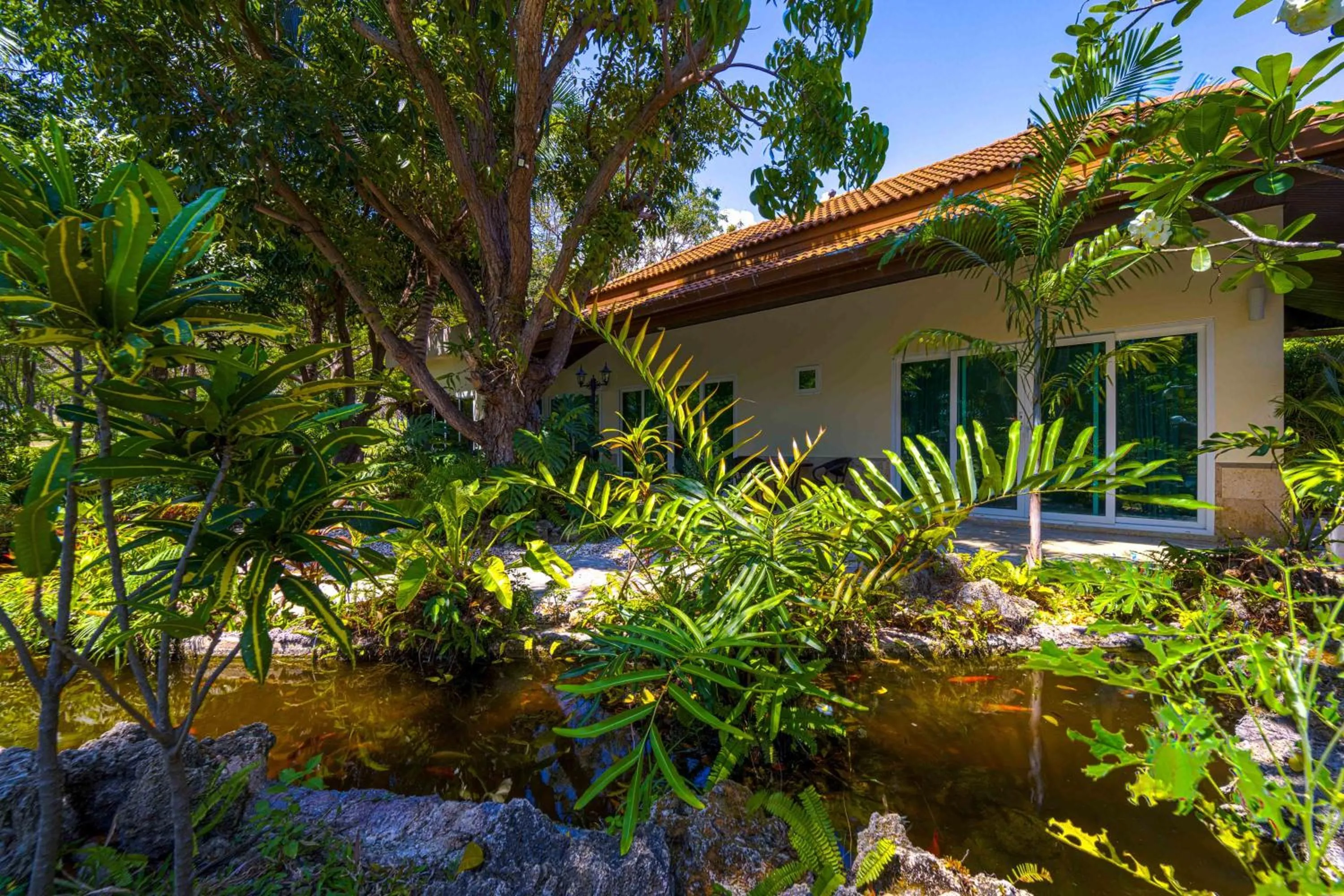 6 Bedroom Luxury Villa on Golf Course PH125