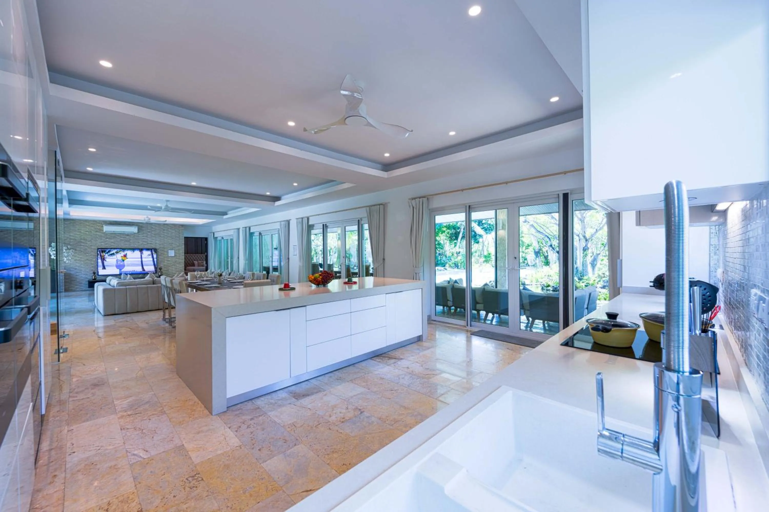 6 Bedroom Luxury Villa on Golf Course PH125